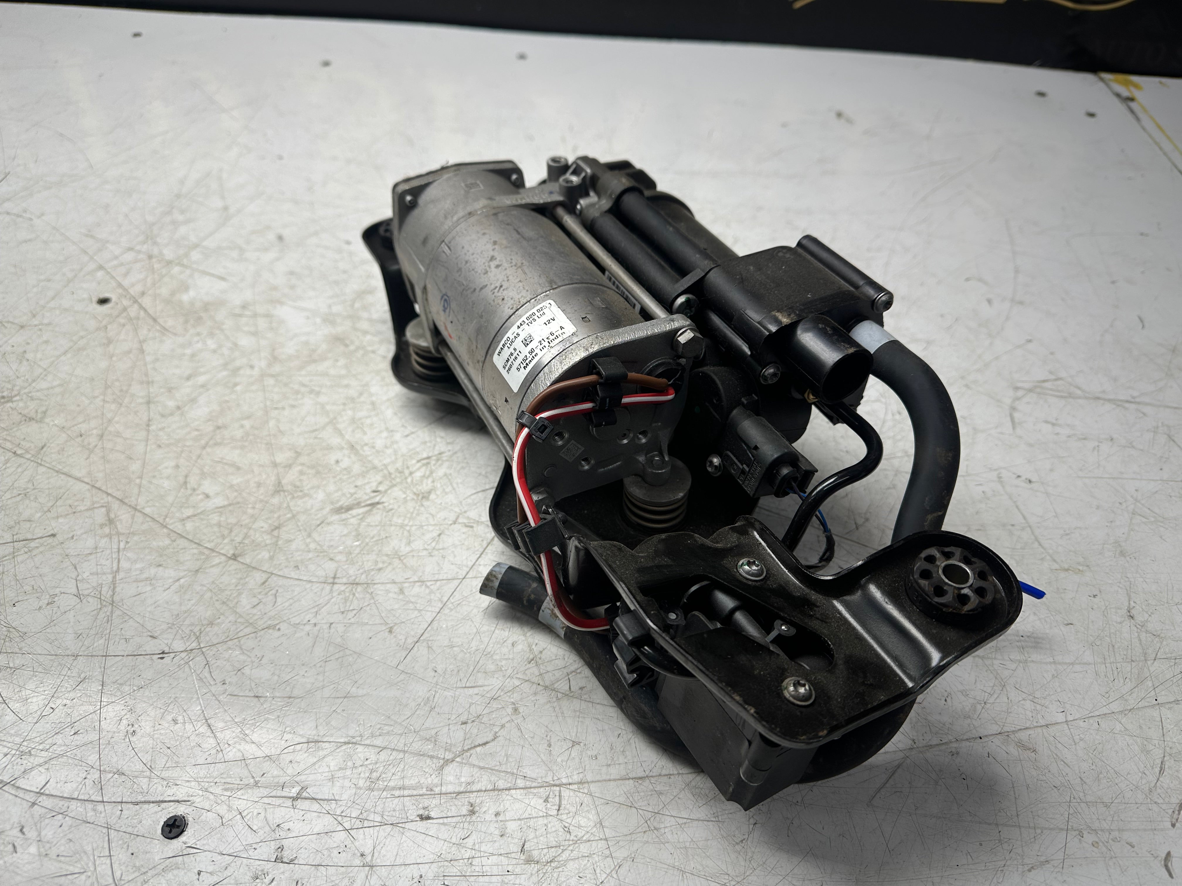 BMW X5 X6 2013–2019 Air Suspension Compressor Pump (26071611)