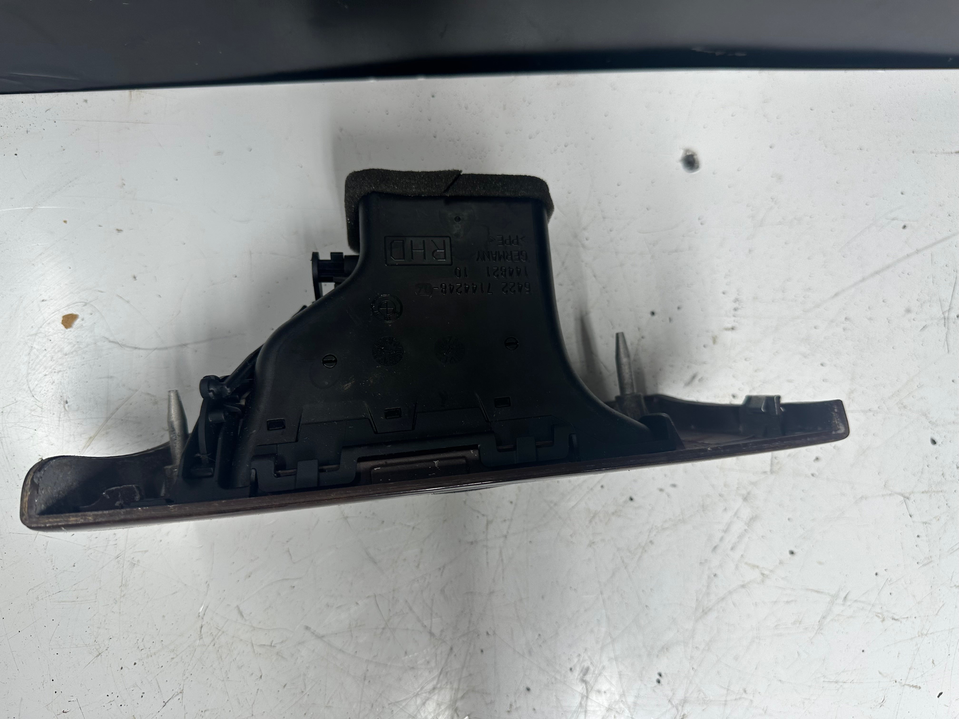 BMW E90 320i 2005 Right Trim Dash Air Grille Vent (6422 7144248 04)