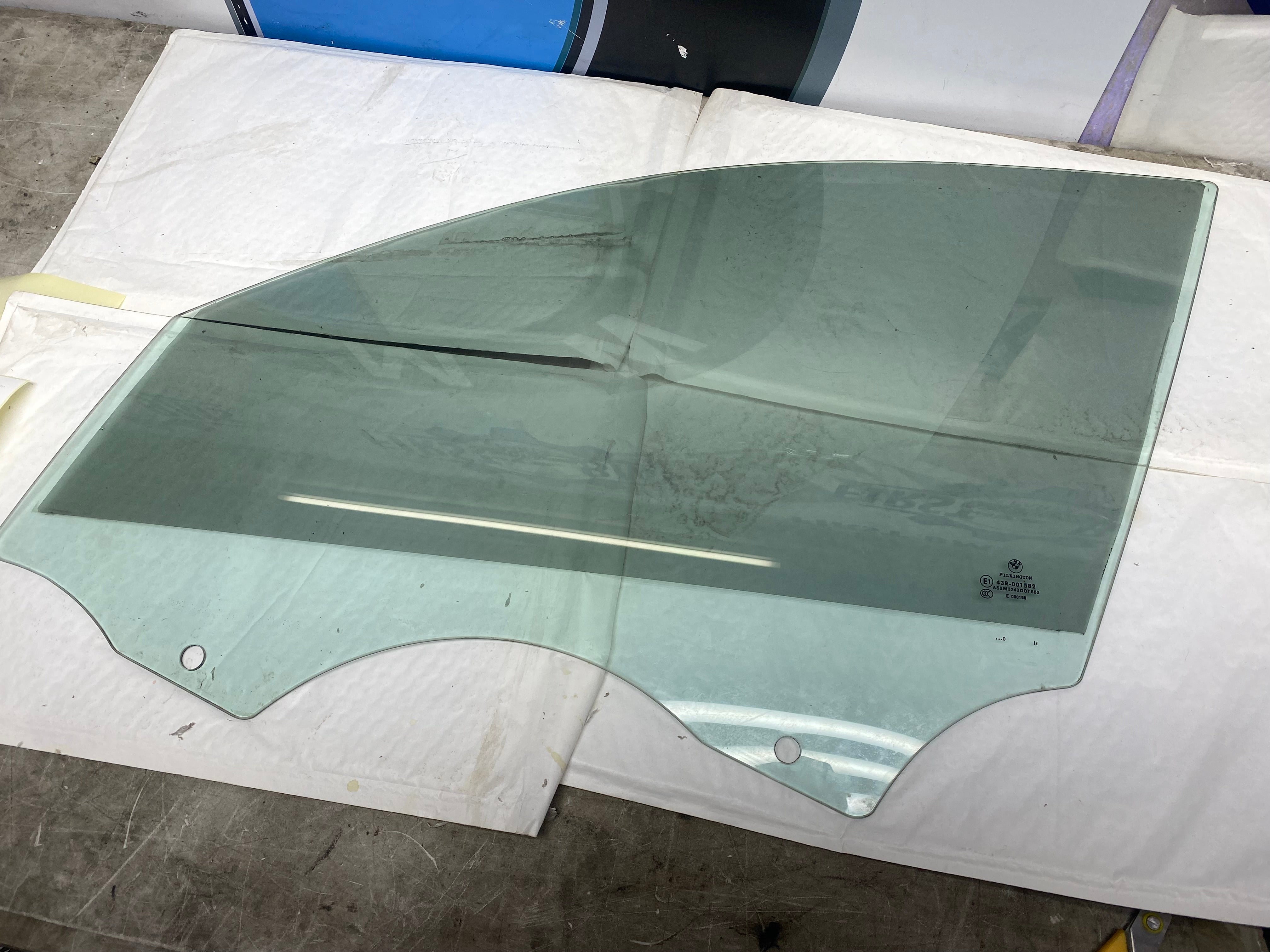 BMW 1 Series E87 Front Passenger Side Window Glass 2004–2011