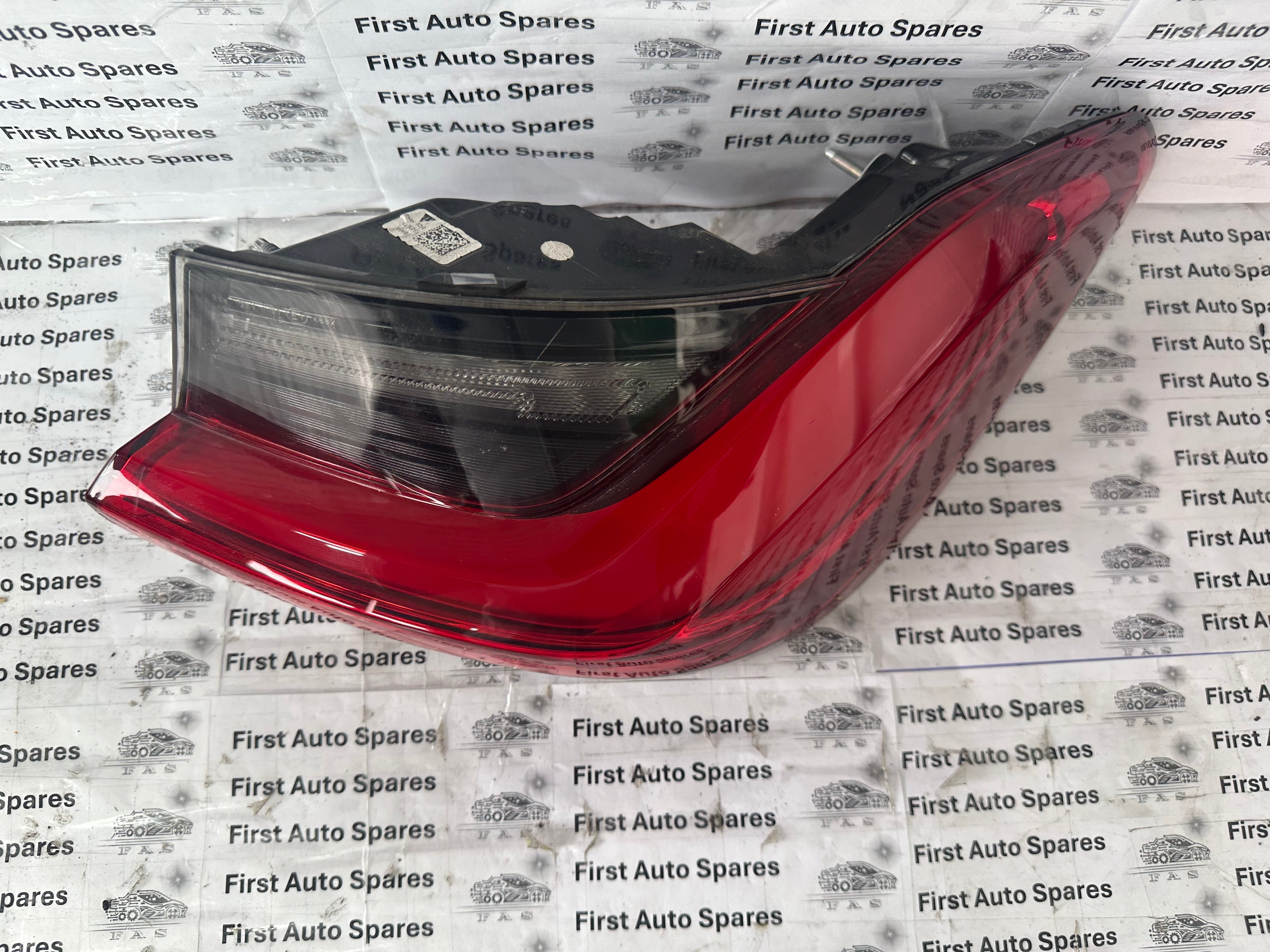 BMW 3シリーズ G20/G21右外内側テールランプ H4744275808 【公式通販】