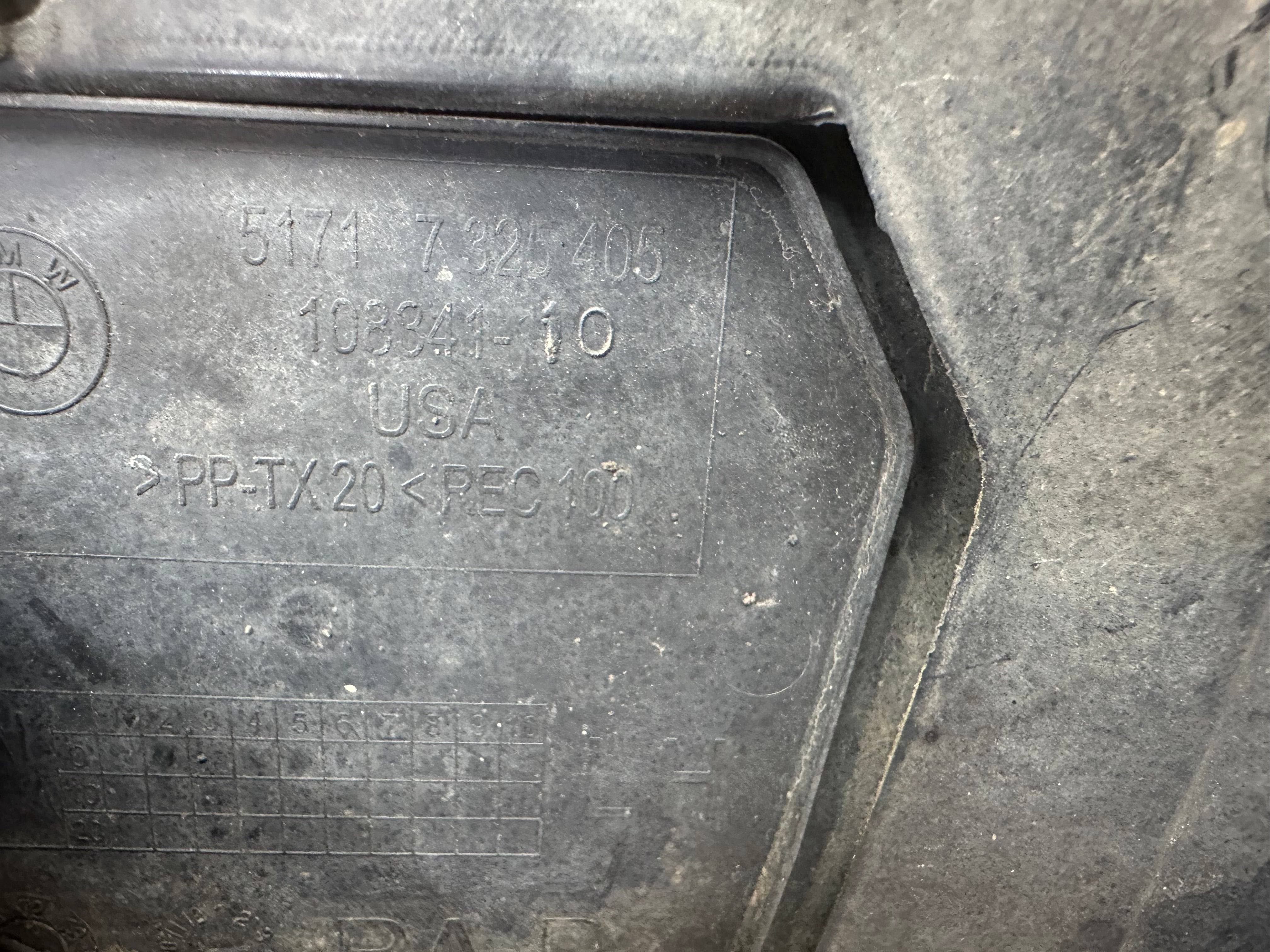 BMW X5 Driver Right Front Wheel Arch Liner Cover (51717325405) (108341-10)