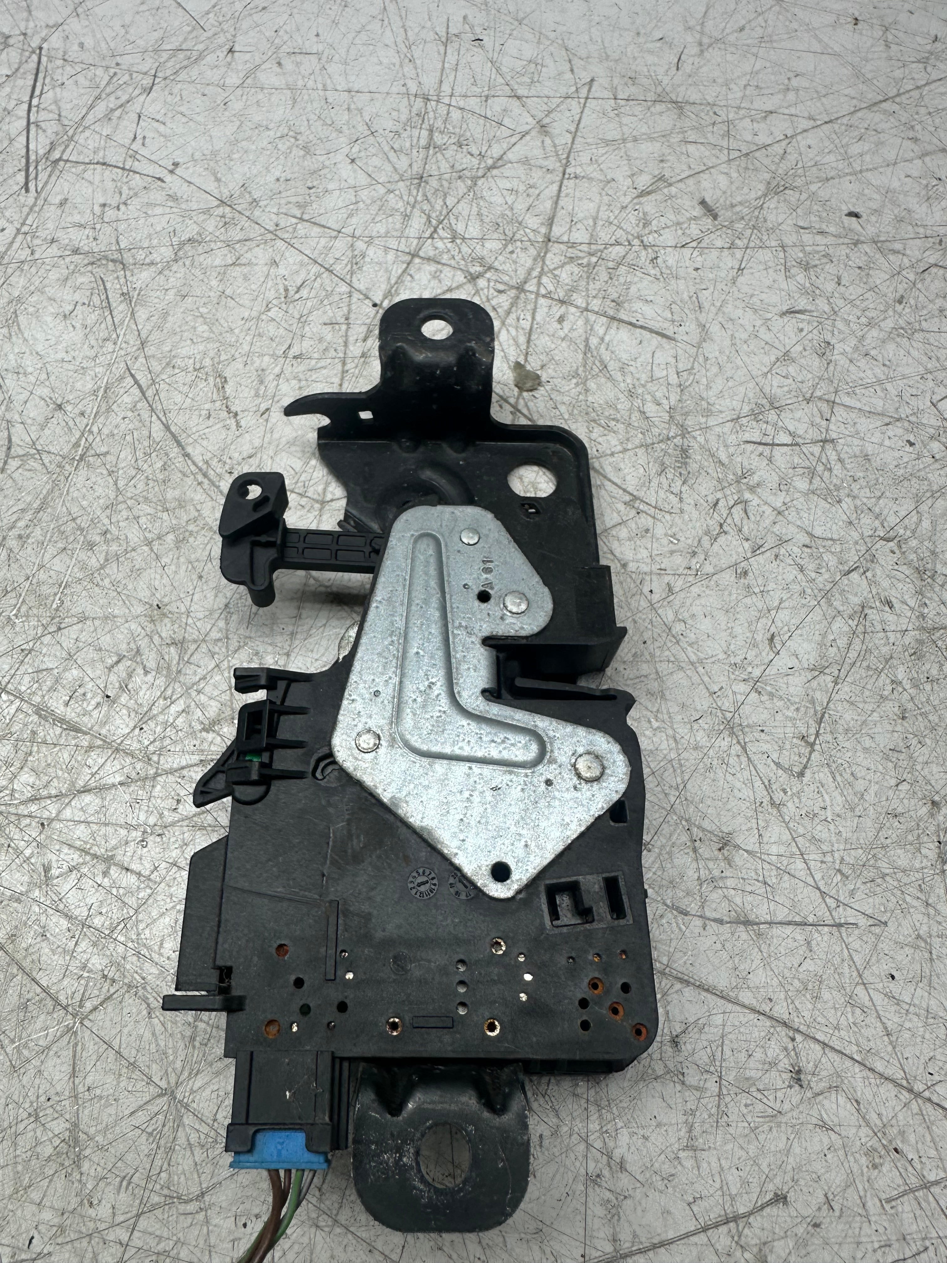 BMW 1 Series F40 Tailgate Boot Lock Mechanism 738328218