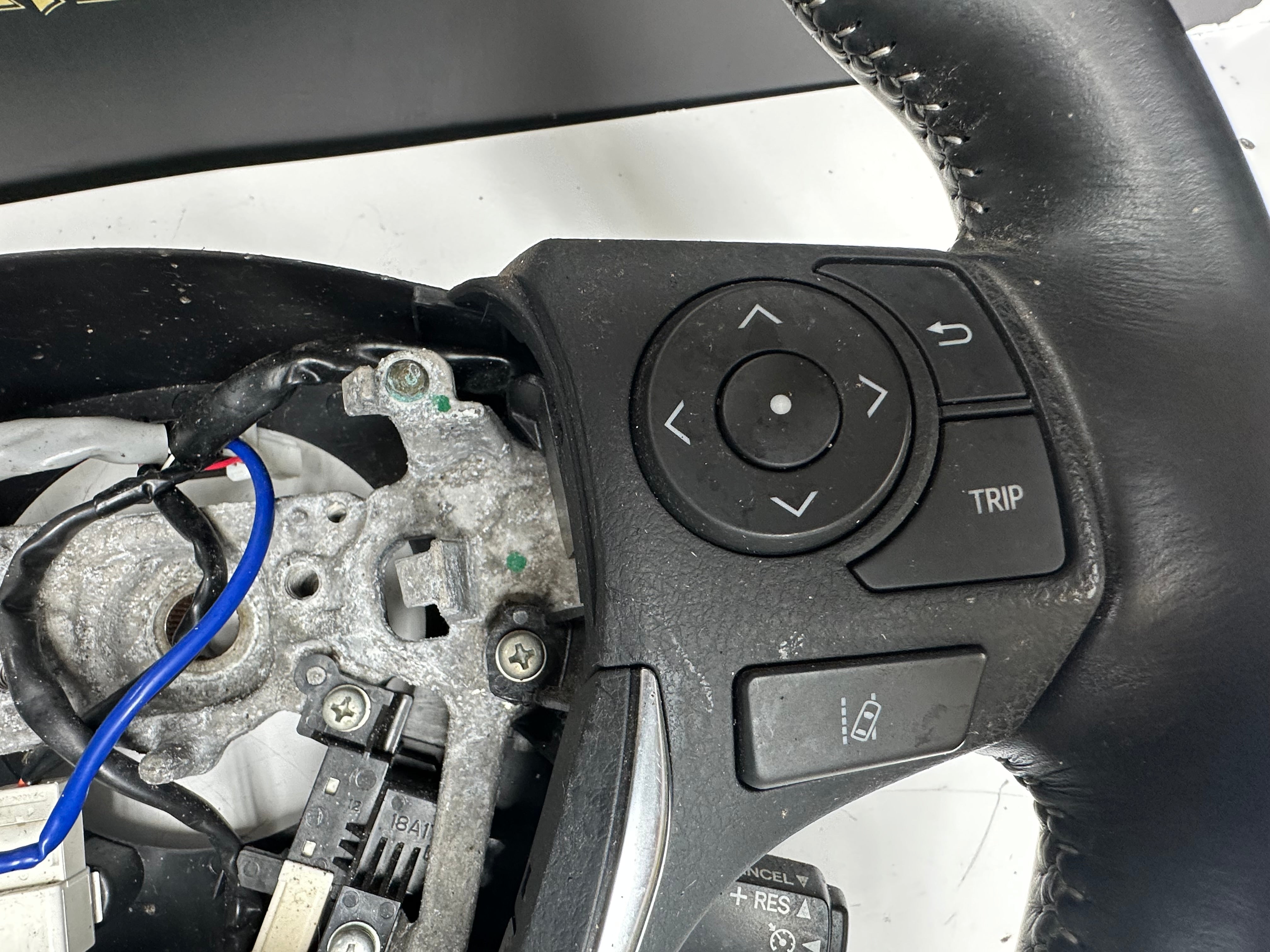 Toyota Auris 2014-17 Hybrid Multi-Functional Steering Wheel (622837810)