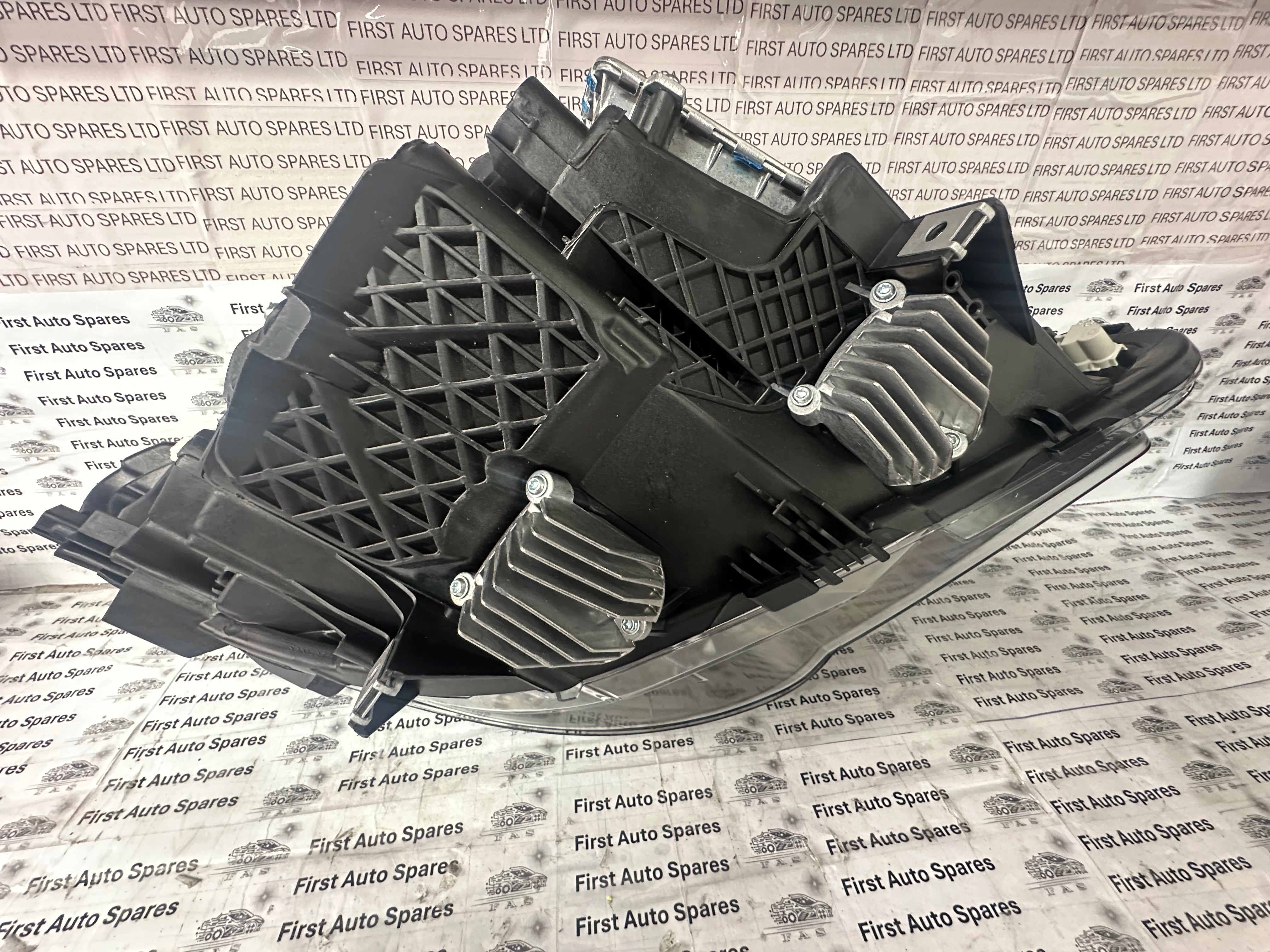 BMW 5 Series Xenon F10 F11 Left Headlight (7317131-10)