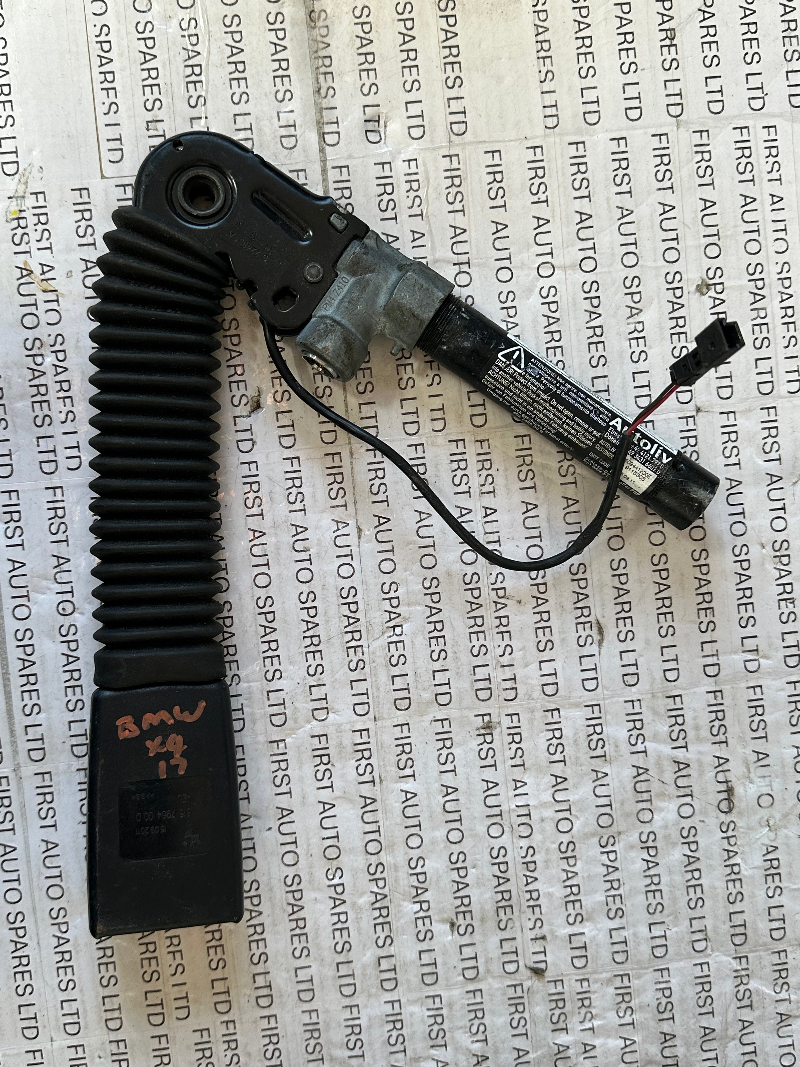 BMW 5 Series F10 2011 Front Right Side Seat Belt Buckle (615796400D)