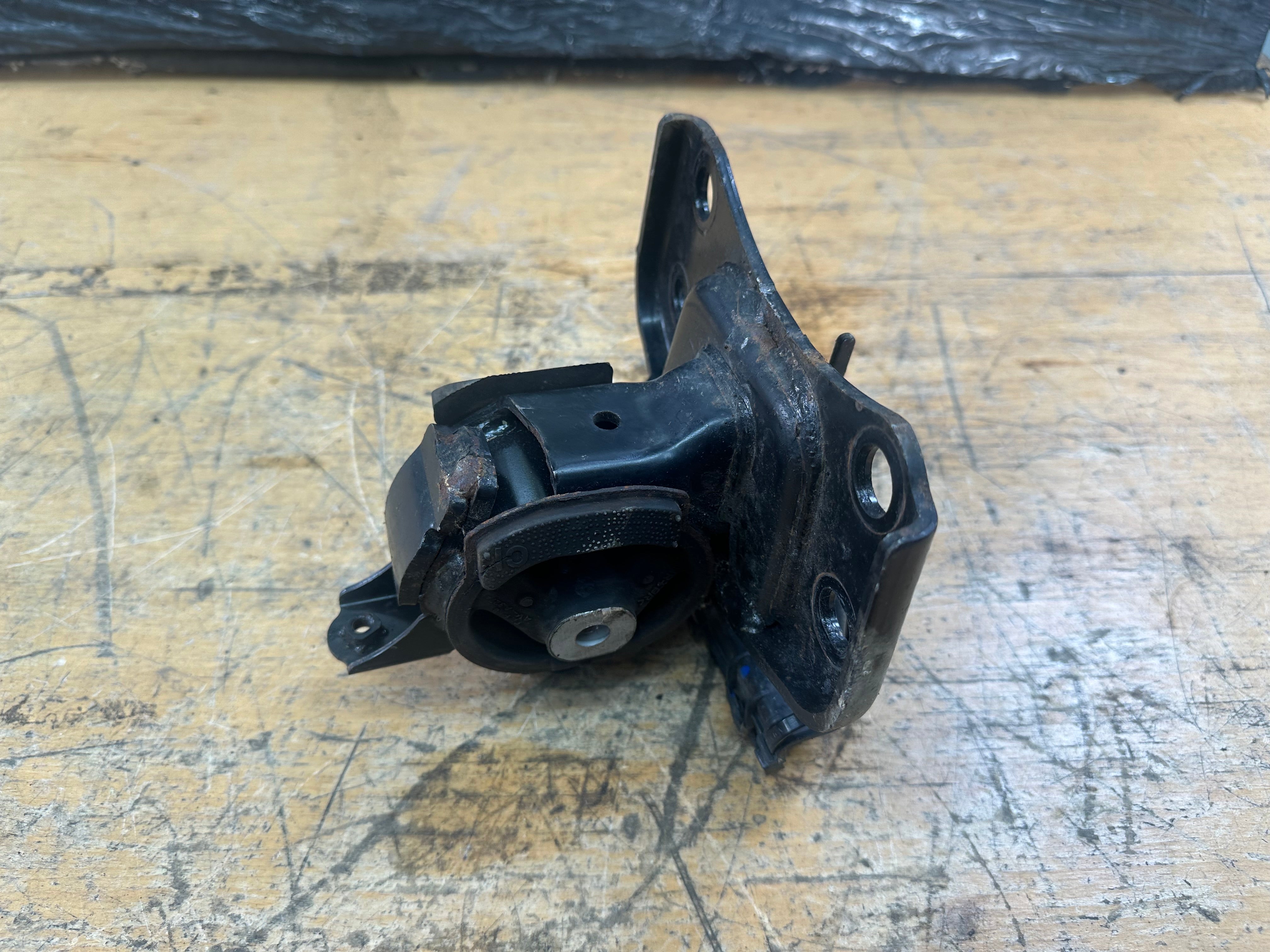 Toyota Auris 2014 Engine Mounting Left Front Hybrid Engine Mount