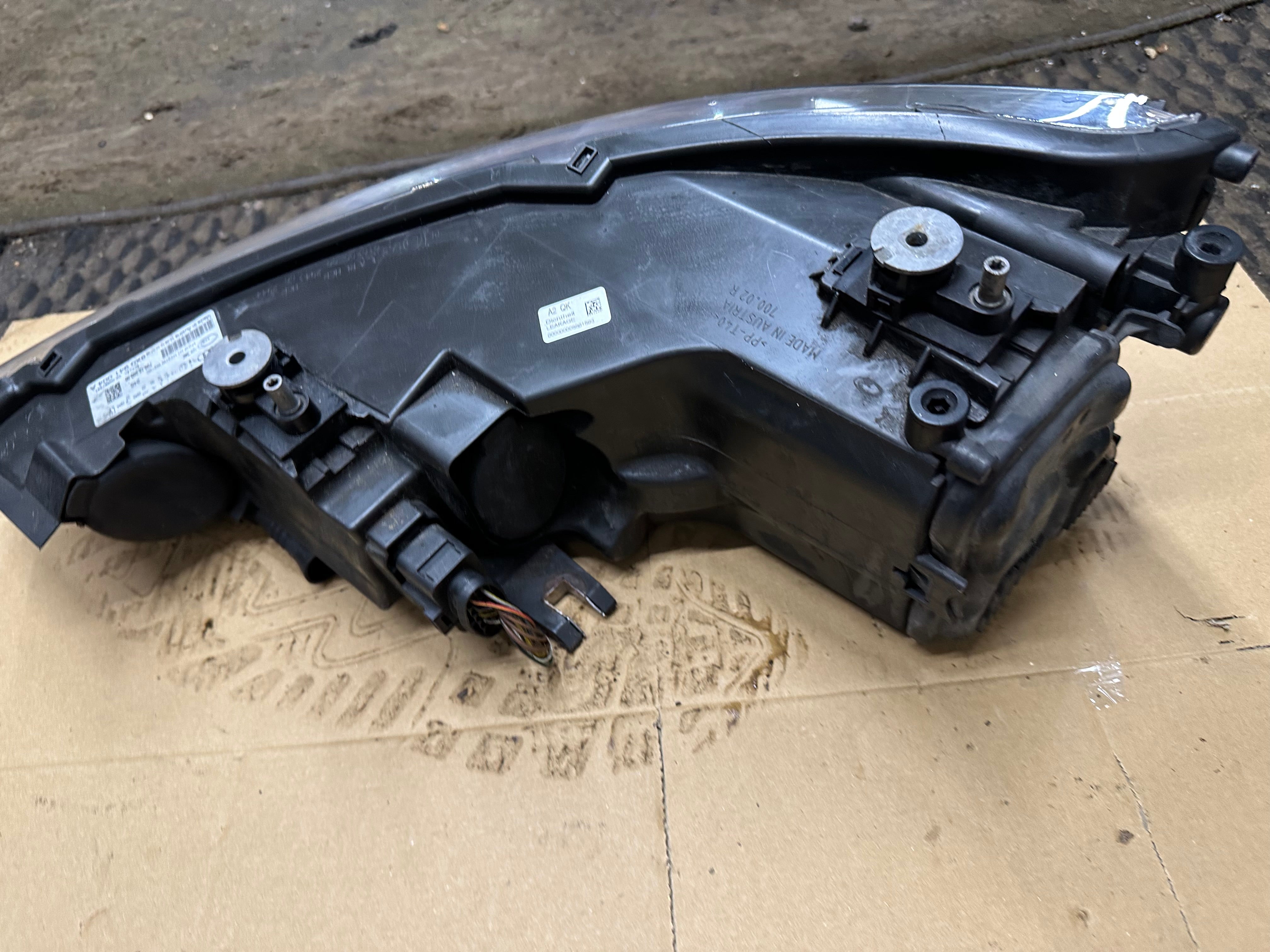 Audi A1 8X 2010–2015 Pre-Facelift Right Driver’s Side Headlight (8X0941004A)