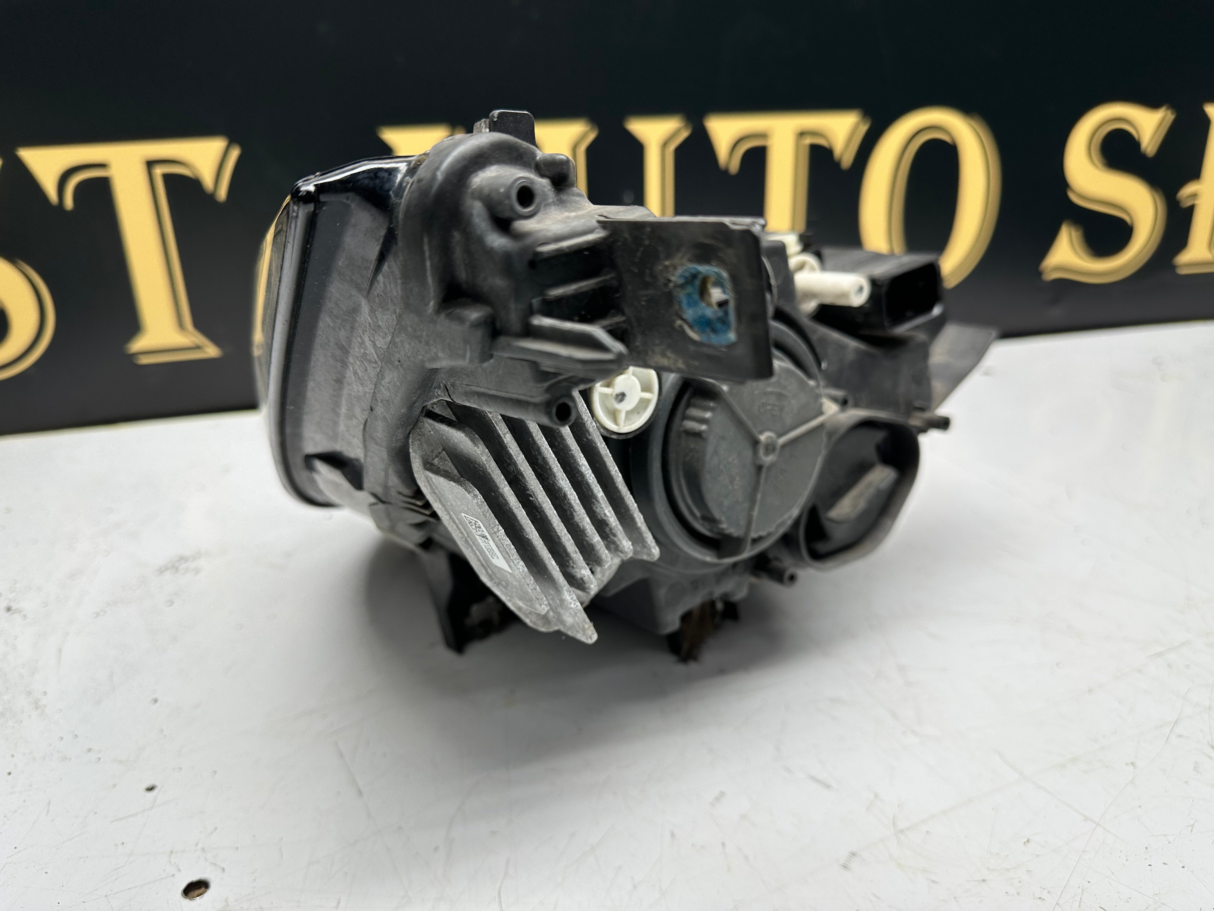 BMW i3 2017 Left Halogen Headlight 7295671 (63.11-7295671-12)