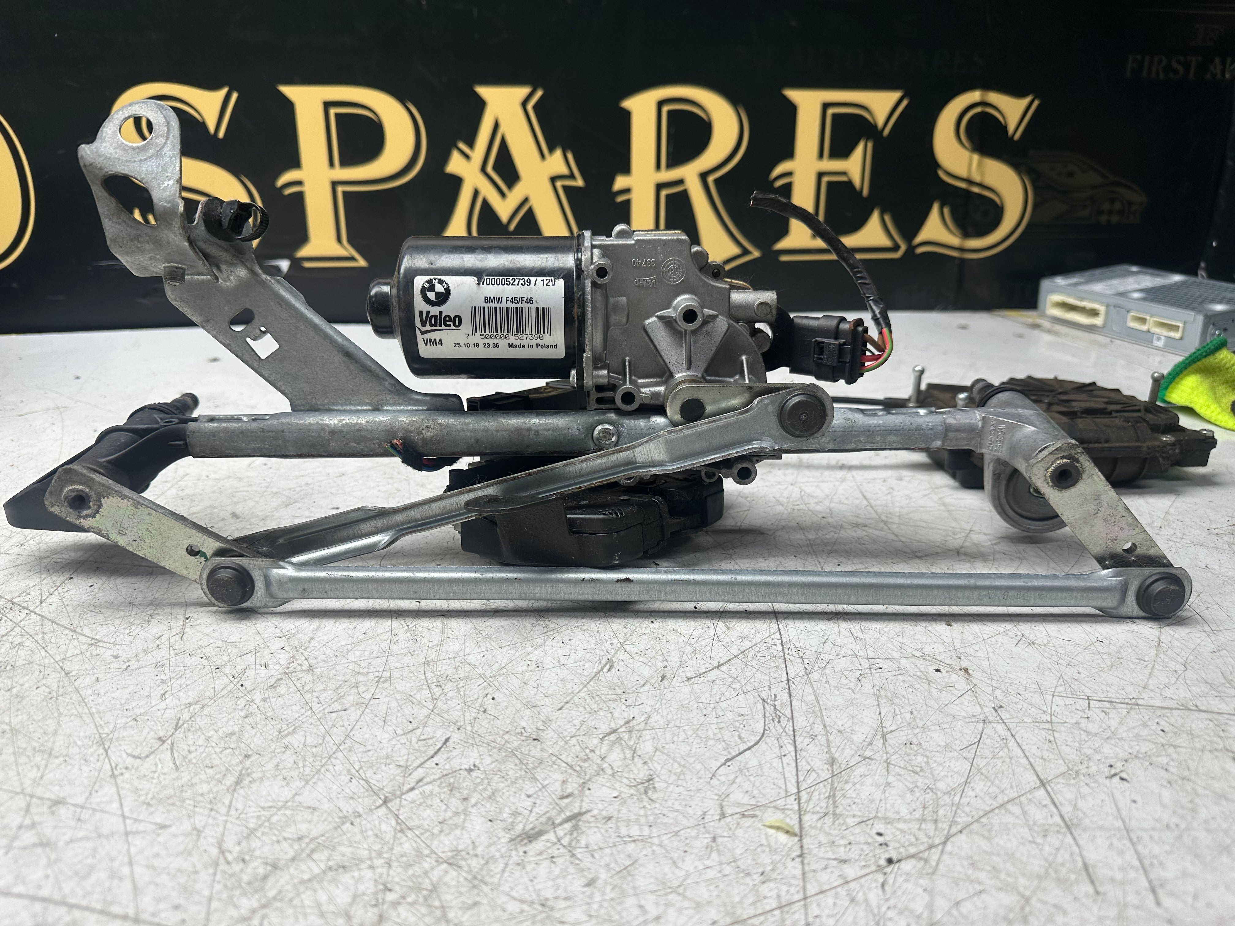 BMW 2 SERIES WIPER MOTOR & LINKAGE FRONT 7301046 ACTIVE TOURER F45 2014 - 2017