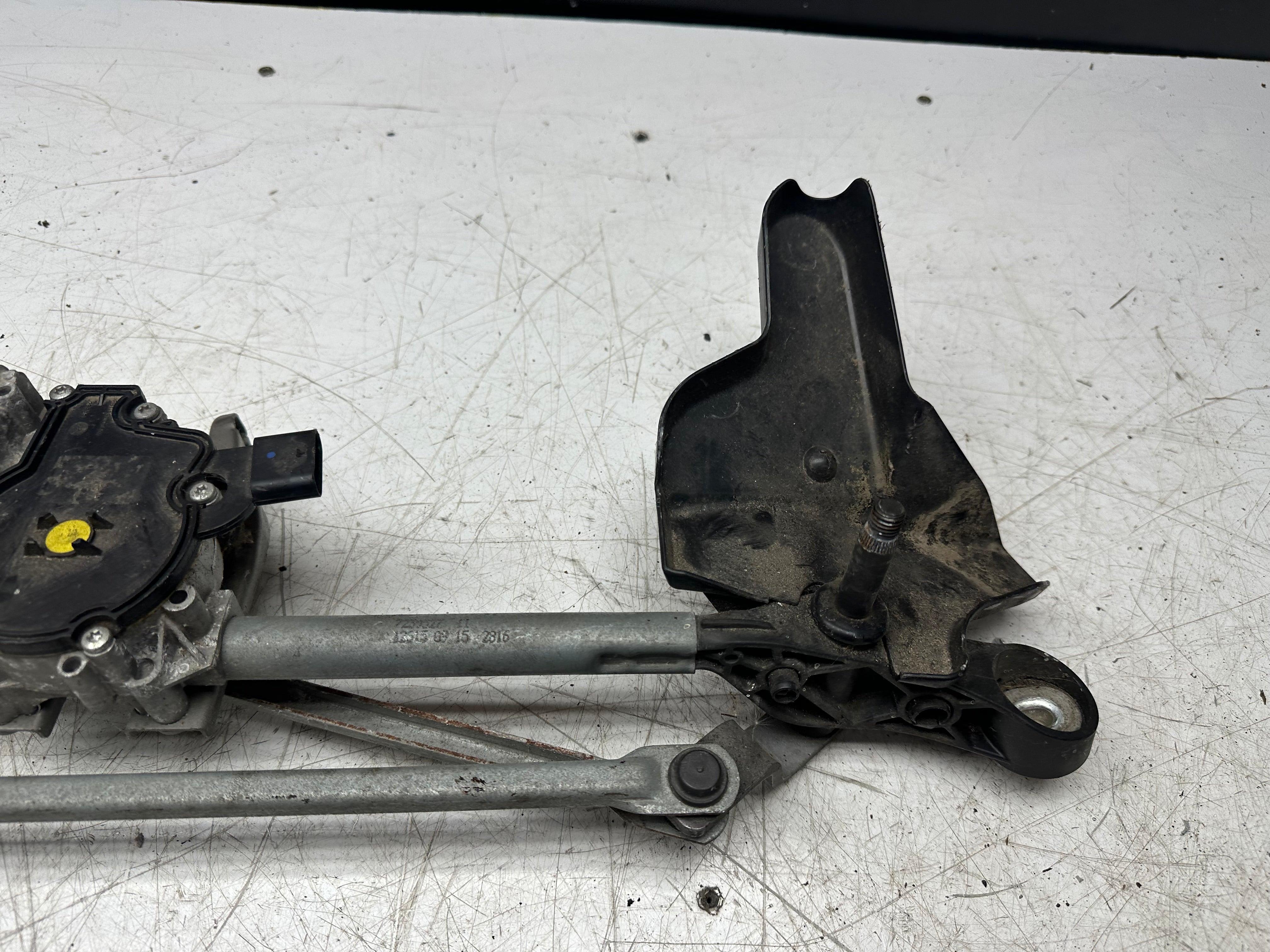 BMW 1 Series F21 Front Wiper Motor & Linkage (7267504 03)
