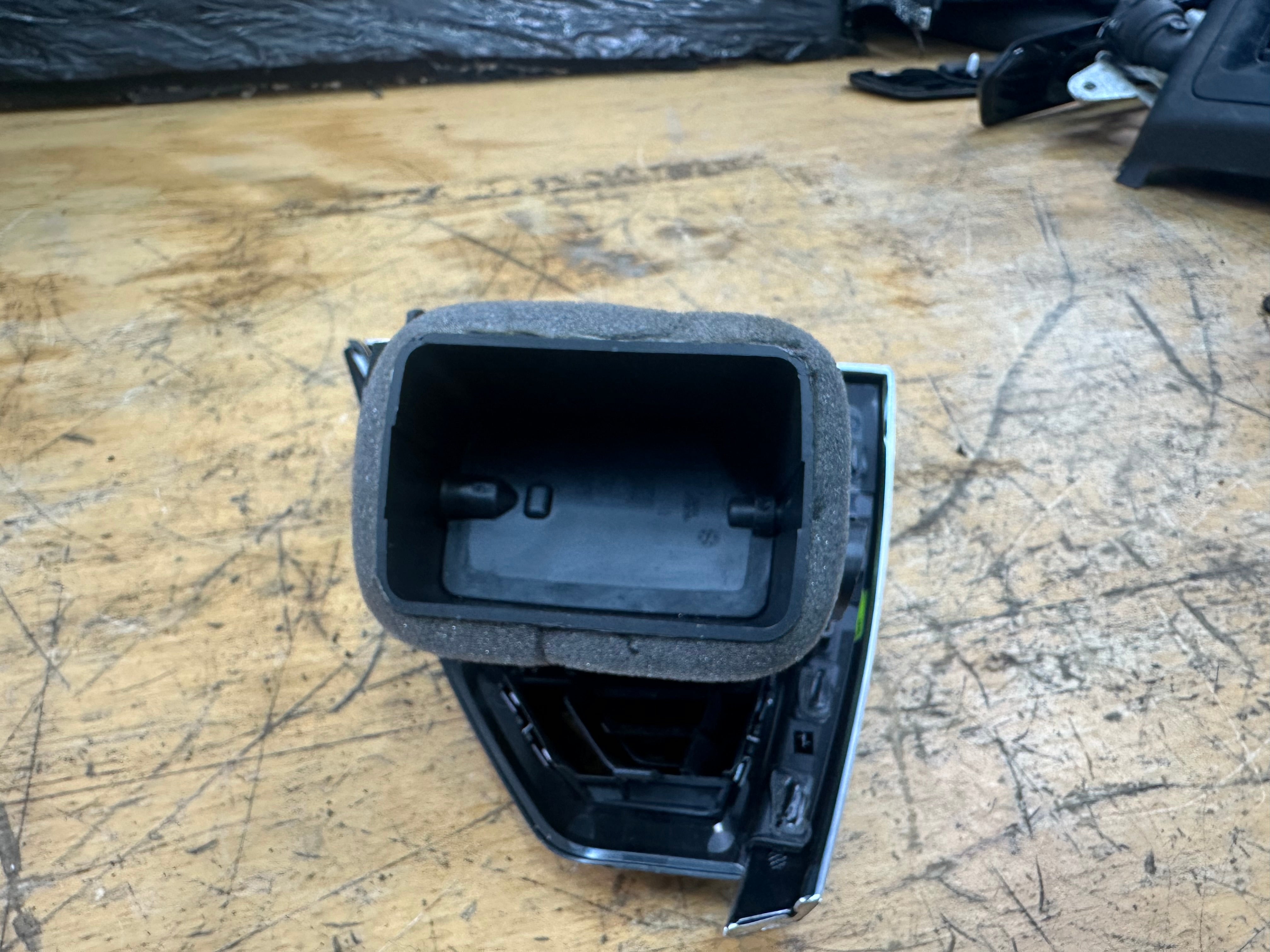 BMW G01 G02 G08 X3 X4 Driver’s Right Side Air Vent (9871600) (9871600-06)
