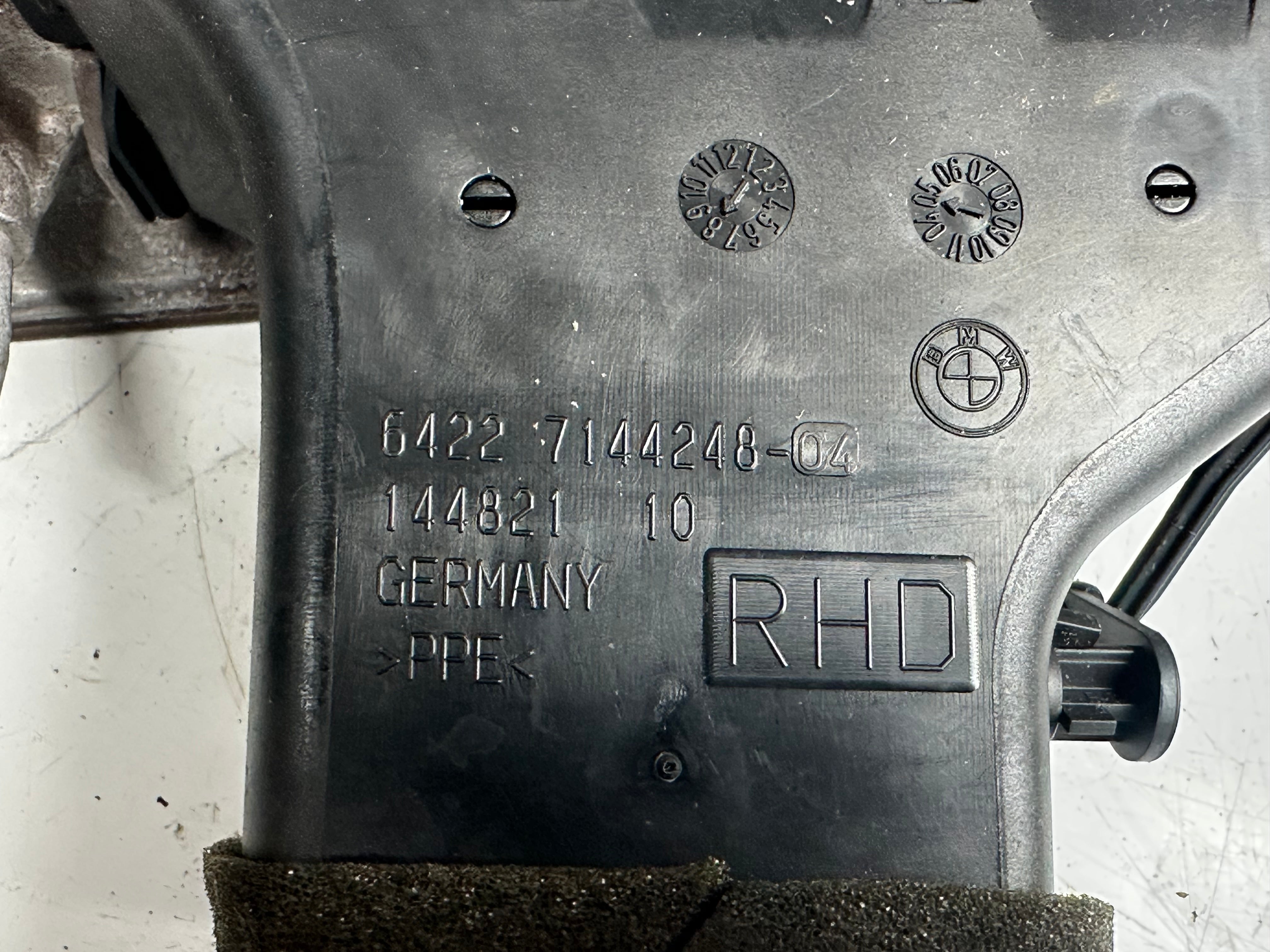 BMW E90 320i 2005 Right Trim Dash Air Grille Vent (6422 7144248 04)