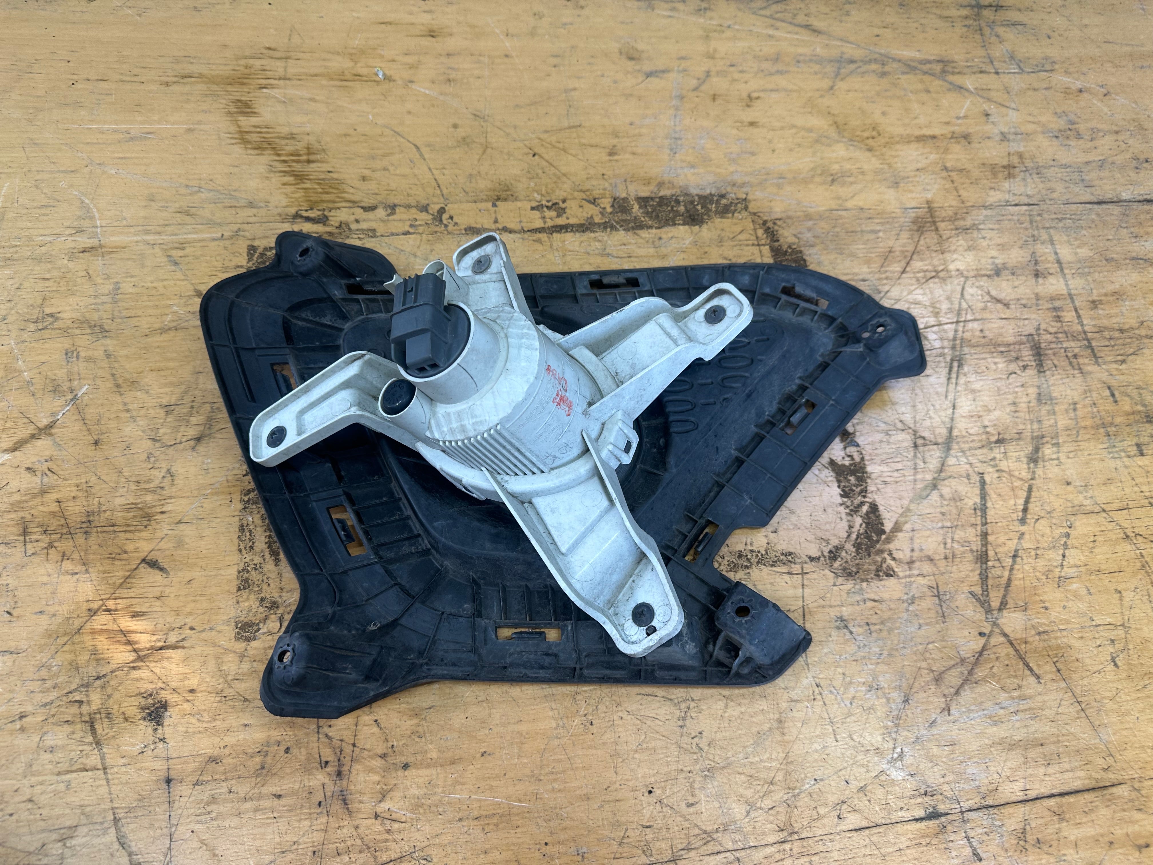 Hyundai I10 2014 Right drivers front Fog Light & Surround Trim (92202-B90)