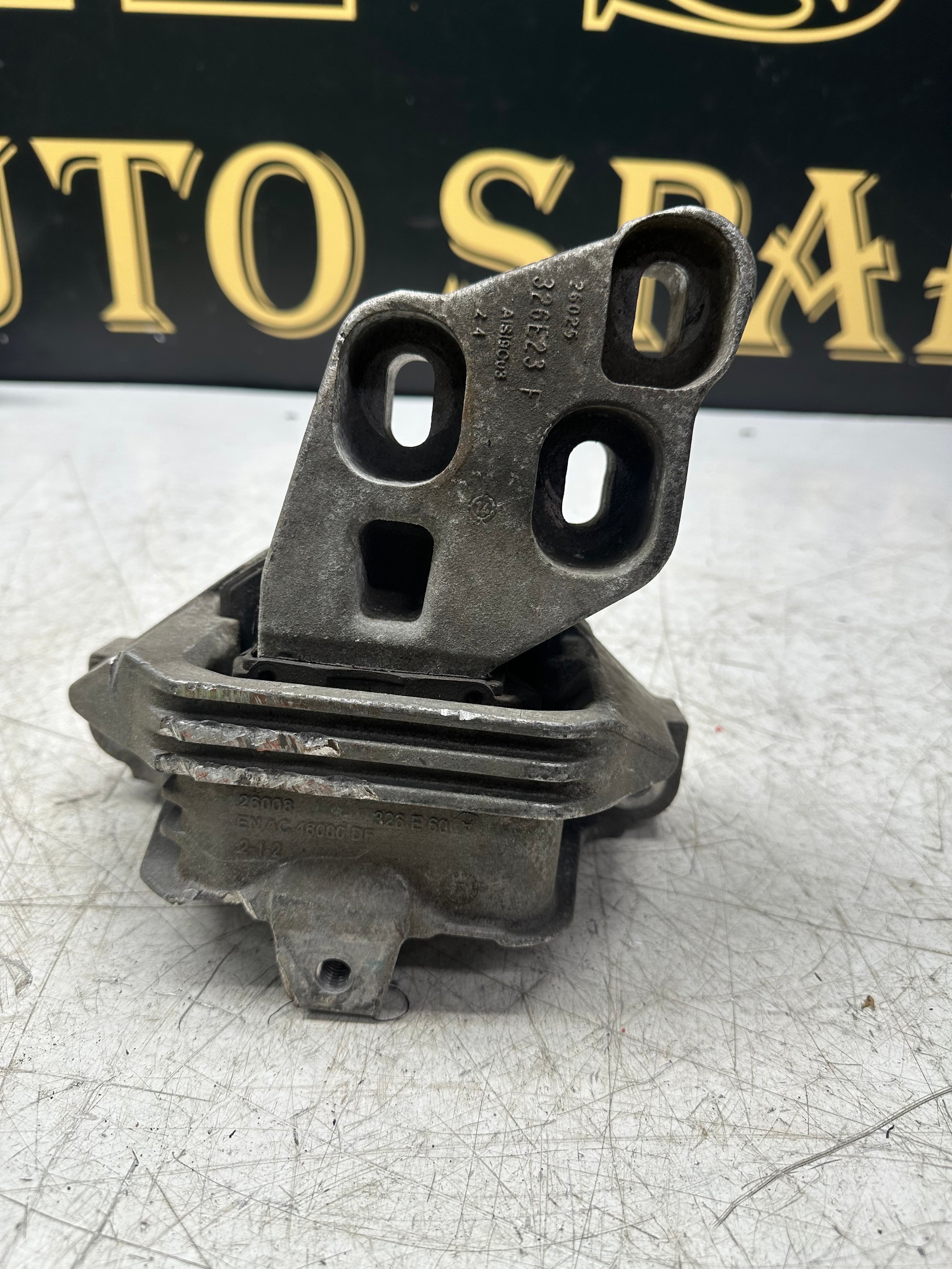Mercedes-Benz CLA Front Left Engine Mount 26008326 –