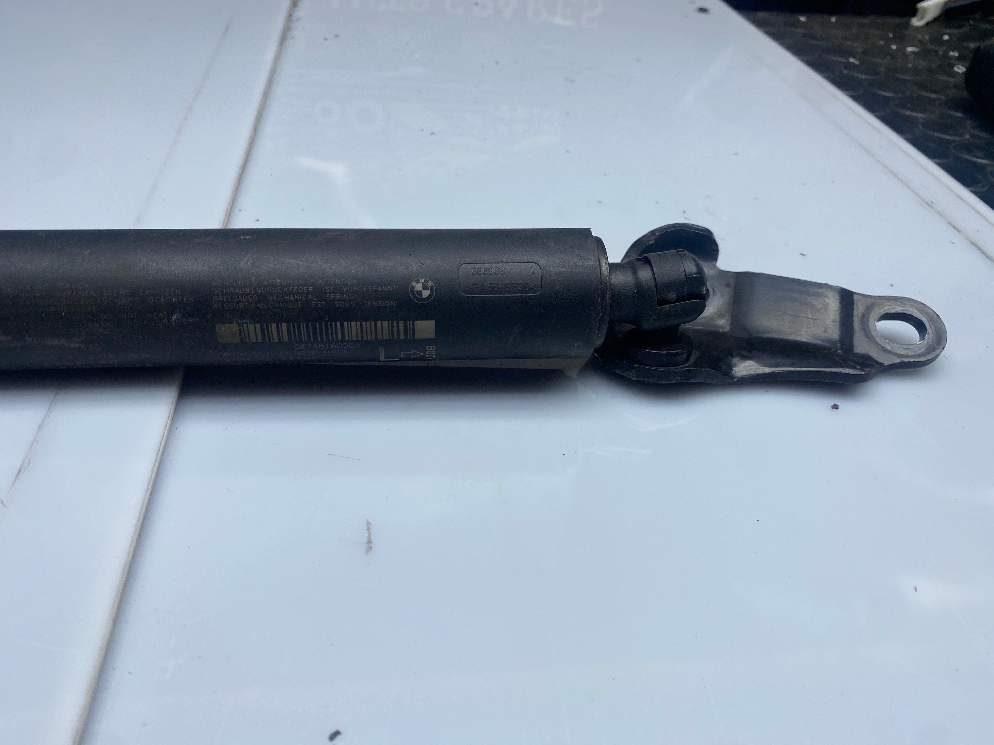 BMW X1 F48 Left Tailgate Gas Strut – 2015–2022 (36364985)