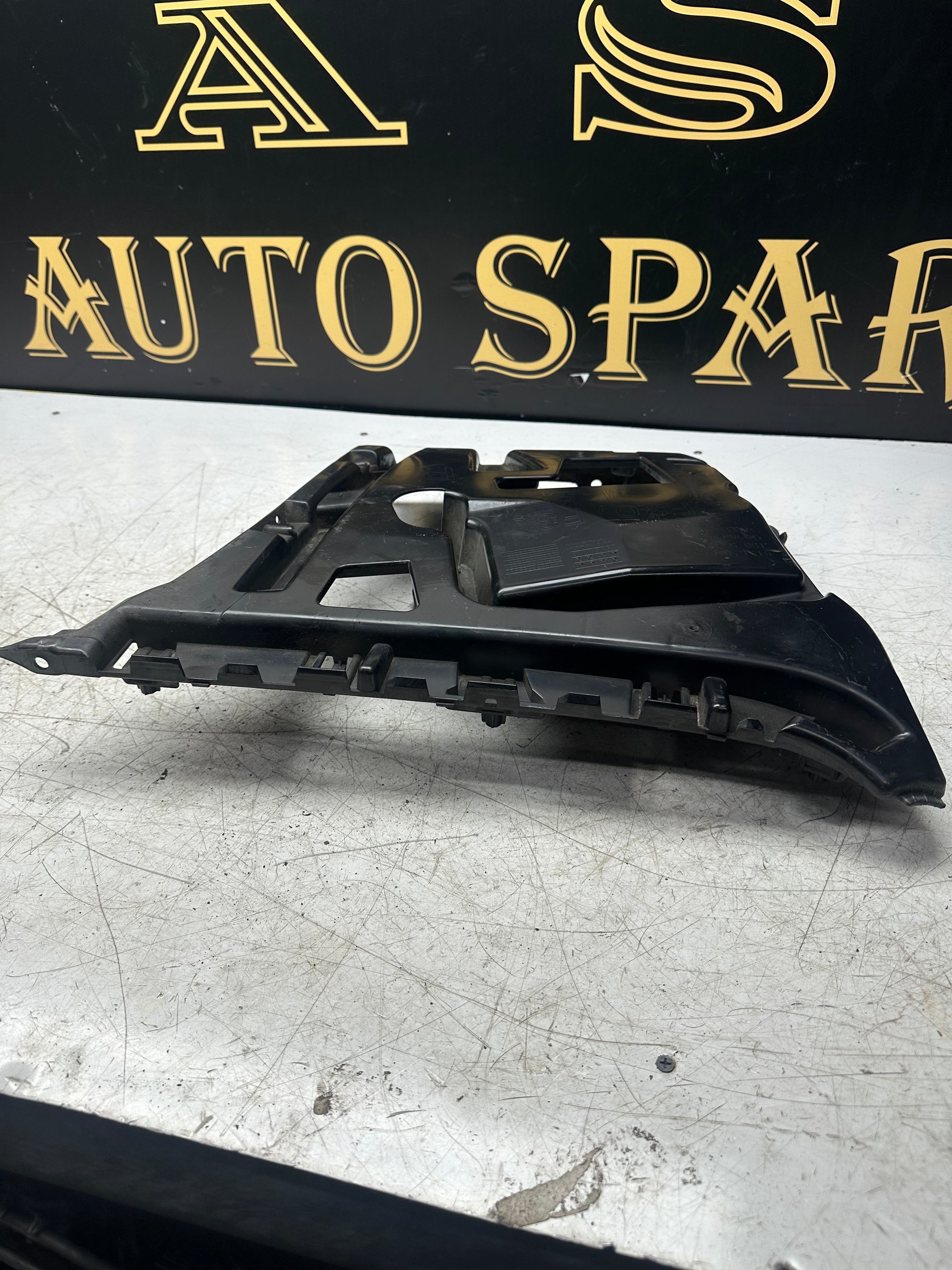 BMW 3 Series F30 Rear Right Bumper Bracket / Guide (2011–2019)(7256924)