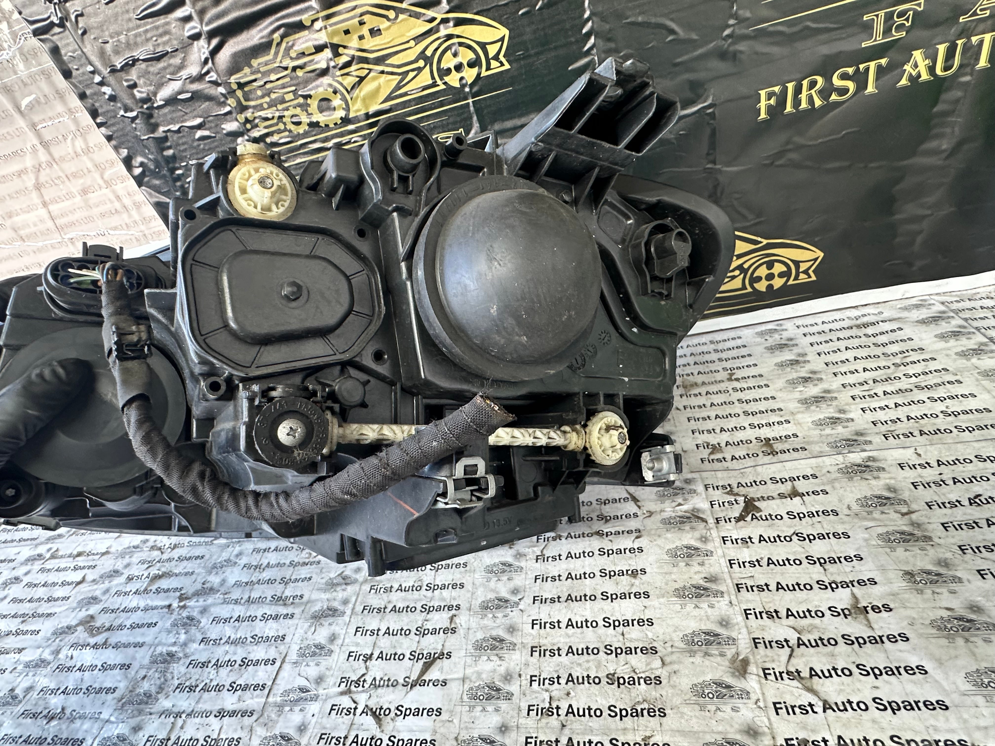 Volkswagen Golf MK7.5 (2013–2017) Right O/S Driver’s Halogen Headlight