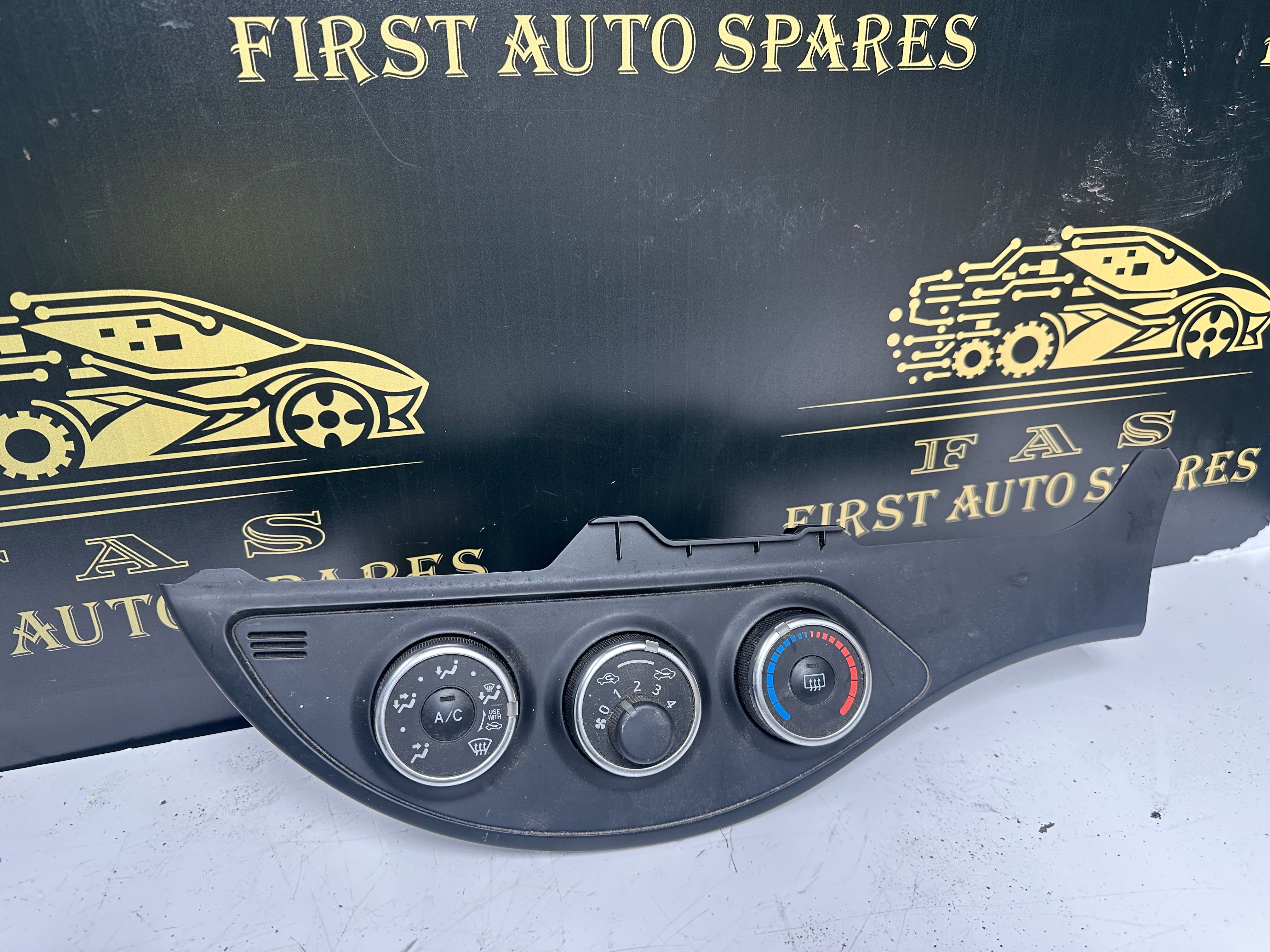Toyota Yaris Climate Control Panel Manual Petrol (55406-OD400) (107769A0)