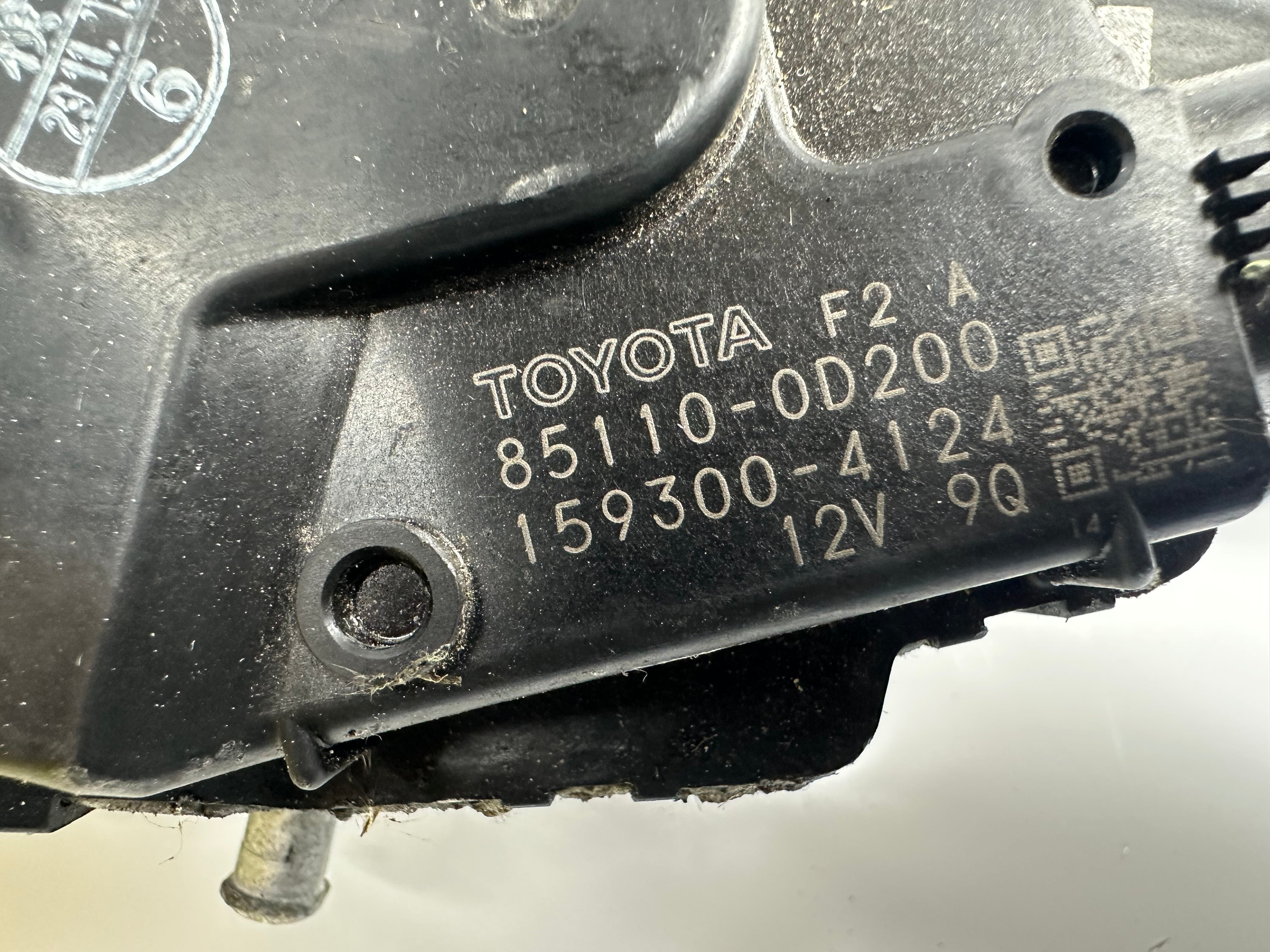 Toyota Yaris Front Wiper Motor & Linkage (85110-0D200, 159300-4124)