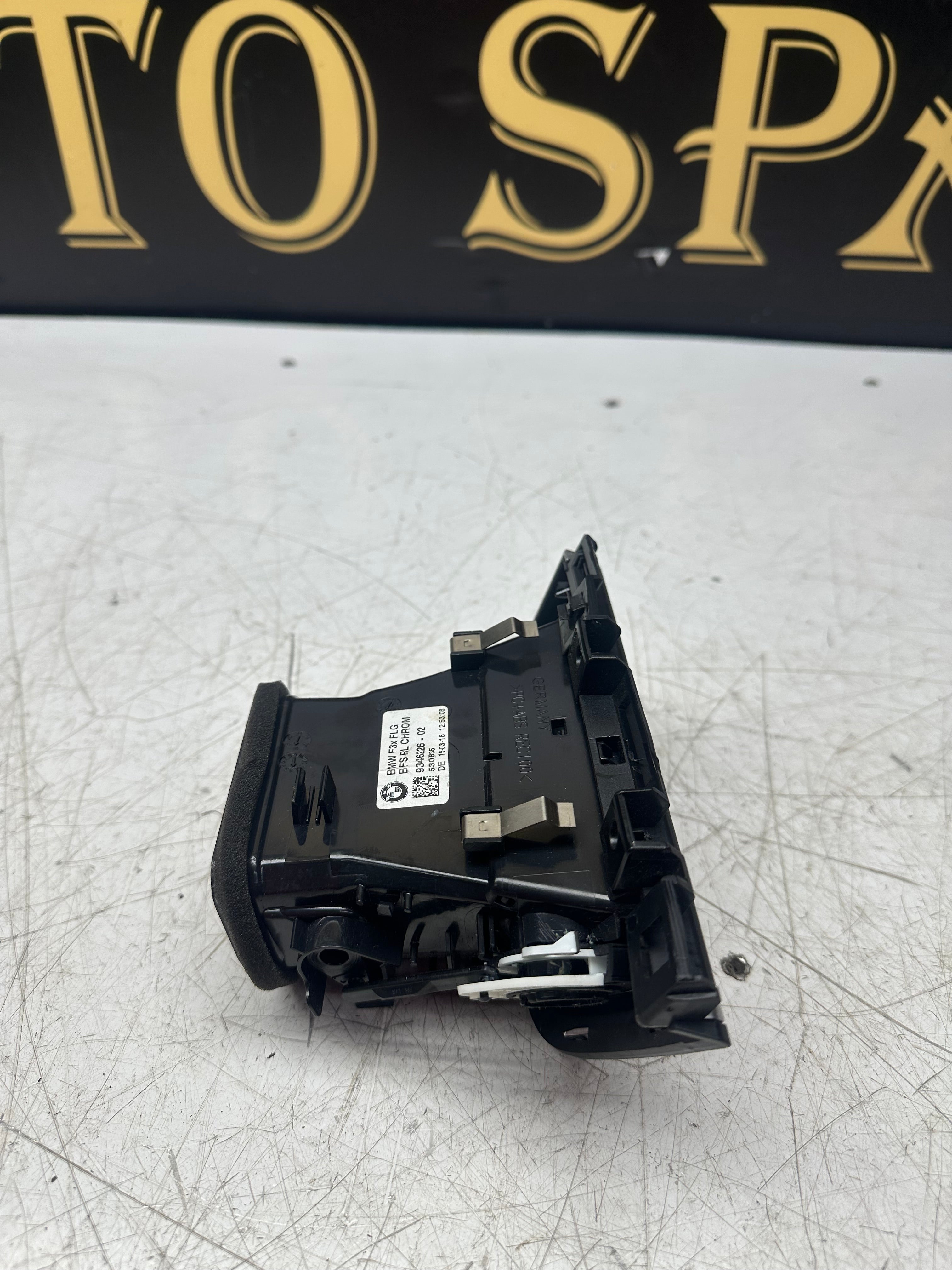 BMW 3 Series F30 LCI Passenger Side Air Vent (2015–2019)(9346226)