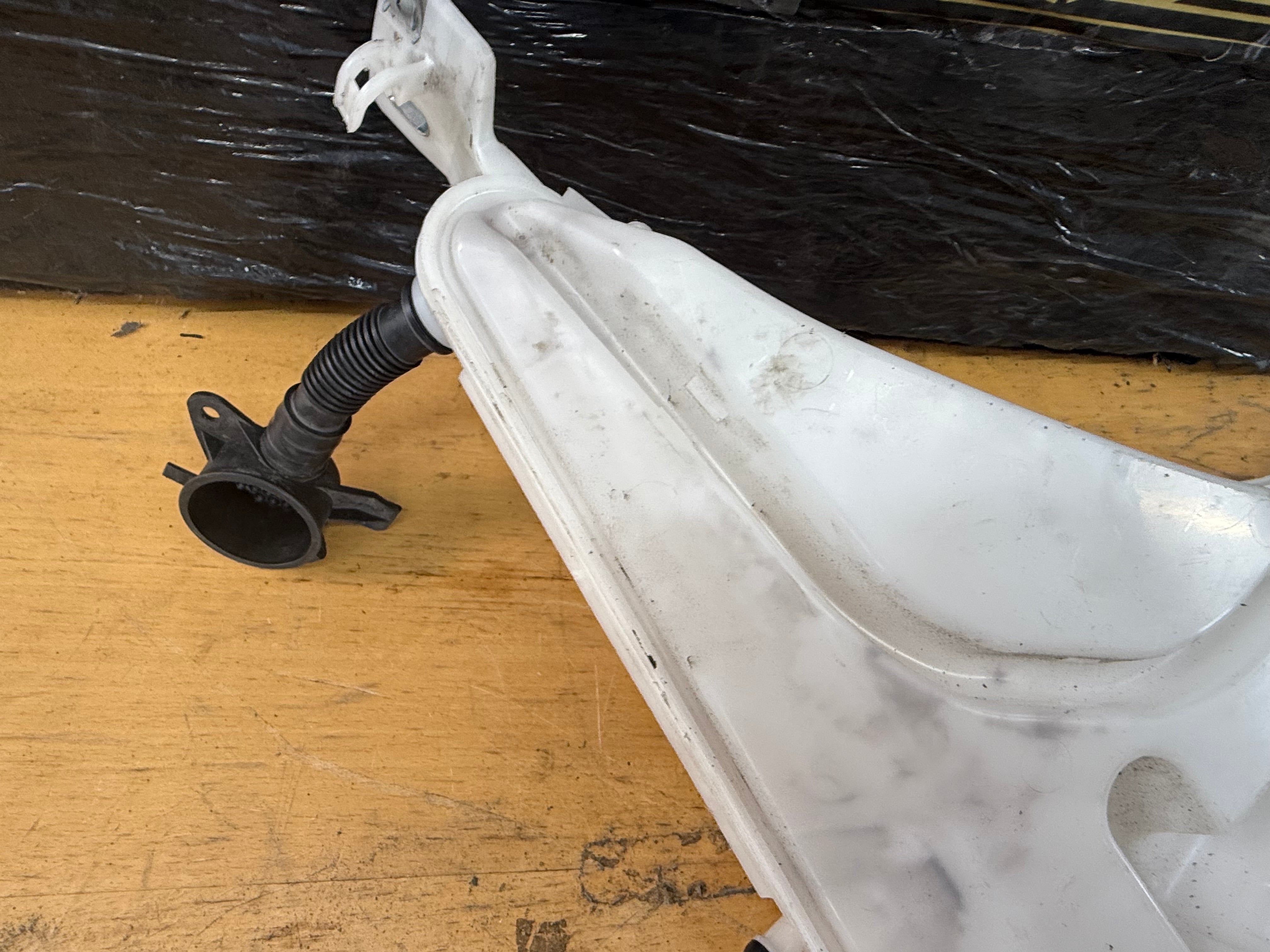 BMW 3 Series F30 Windscreen Washer Bottle & Pump (7241671-14) (7241671)