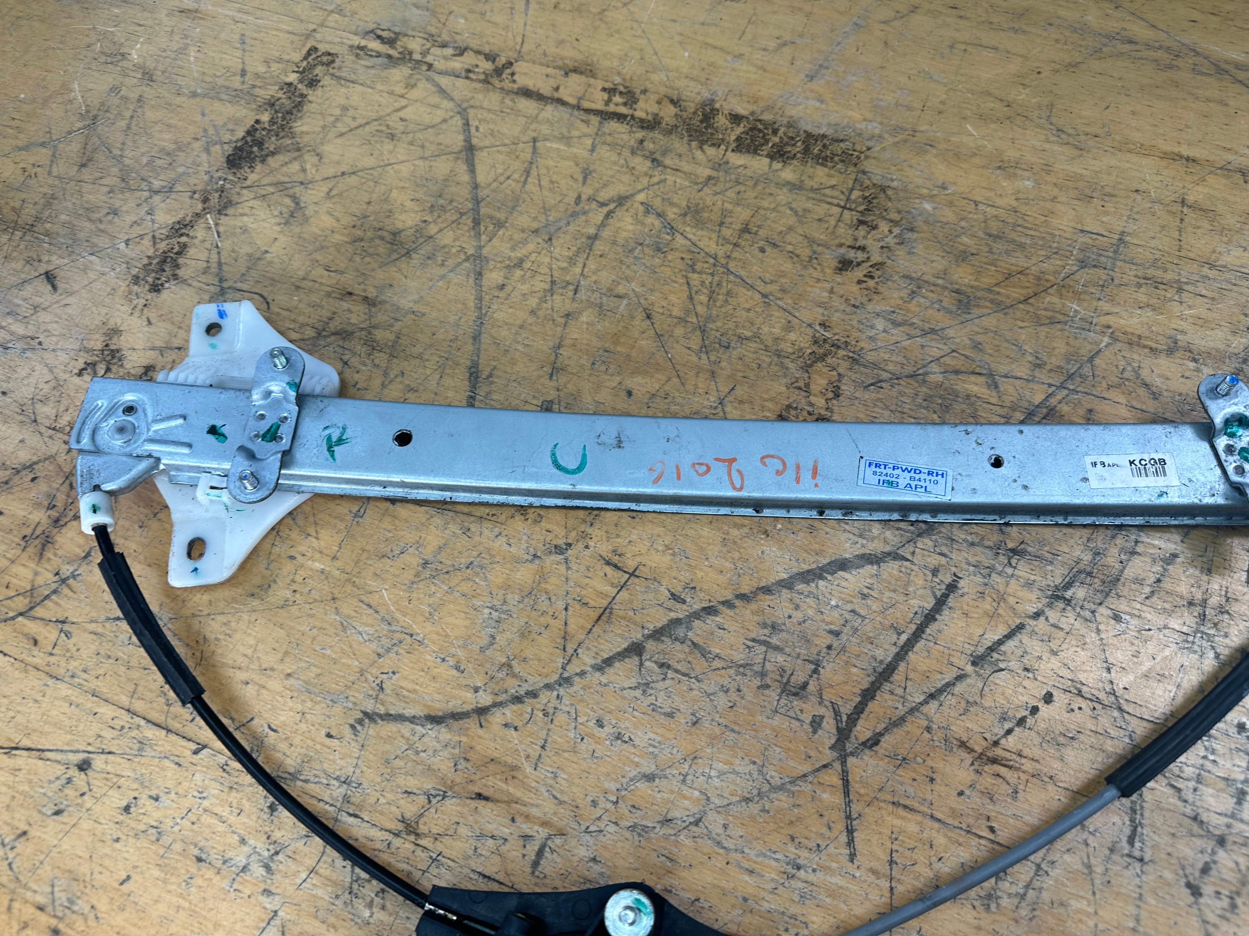 Hyundai i10 2016 Front Right Driver O/S/F Window Regulator (82402-B4110)