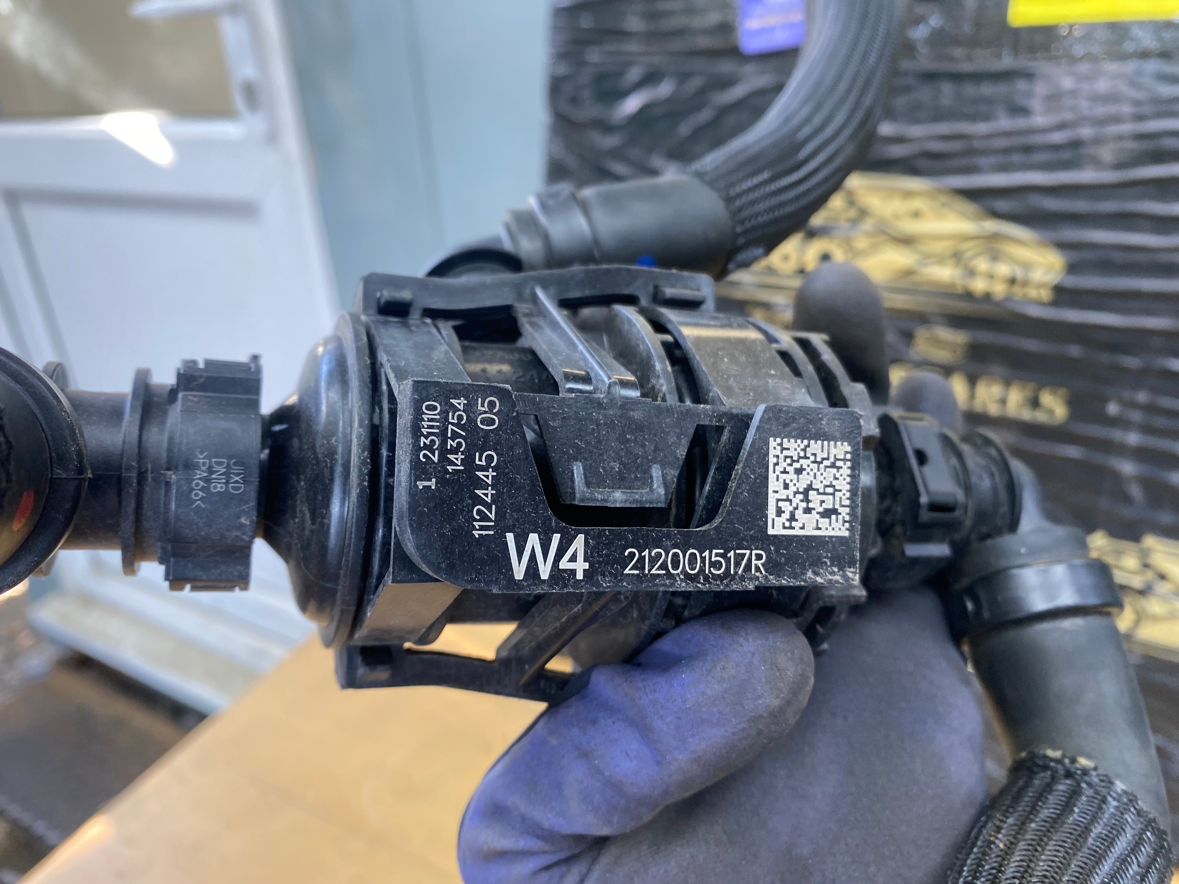 Renault Thermostat Housing – Trafic III / Megane IV / Nissan (212001517R)