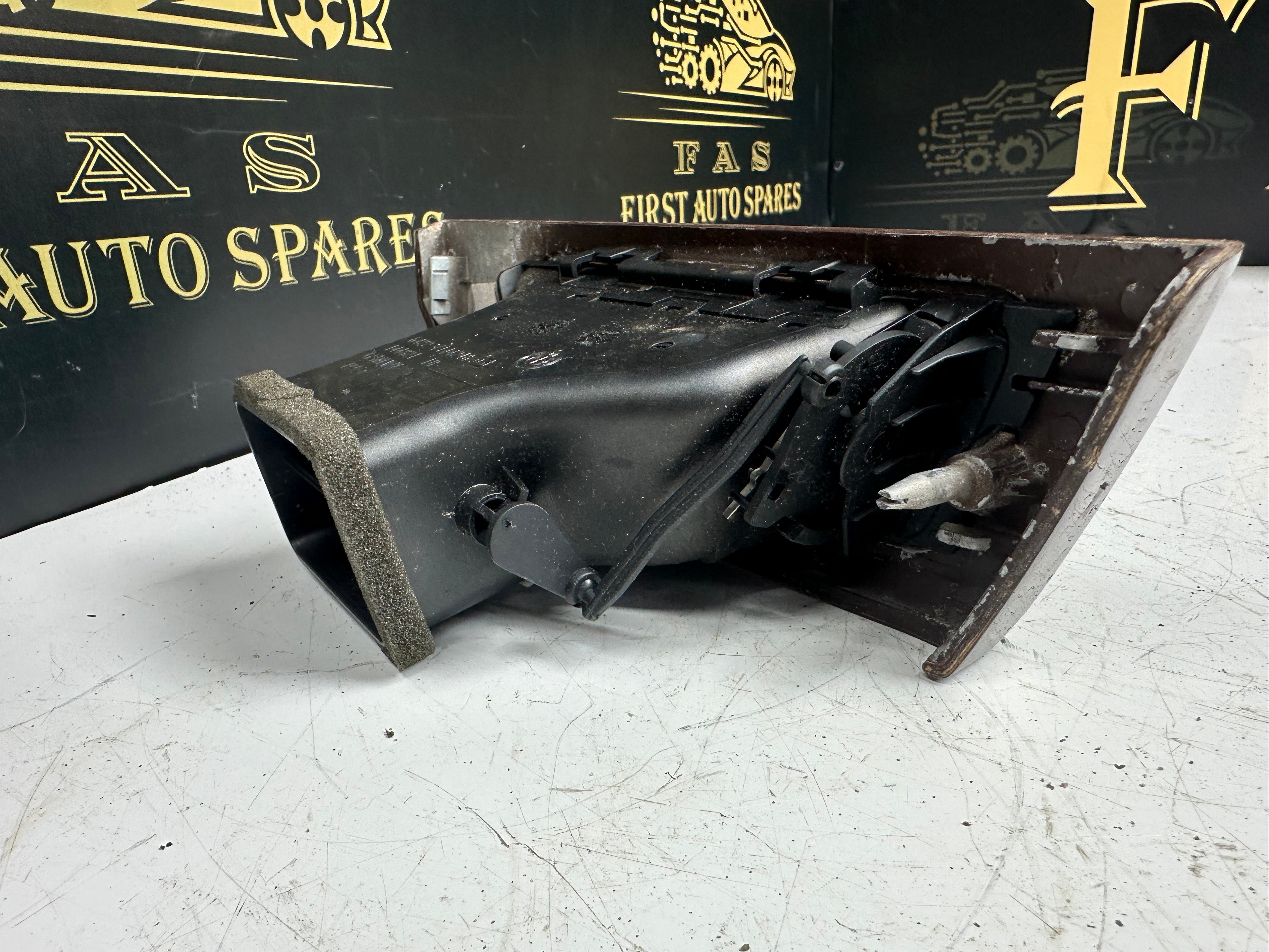 BMW E90 320i 2005 Right Trim Dash Air Grille Vent (6422 7144248 04)