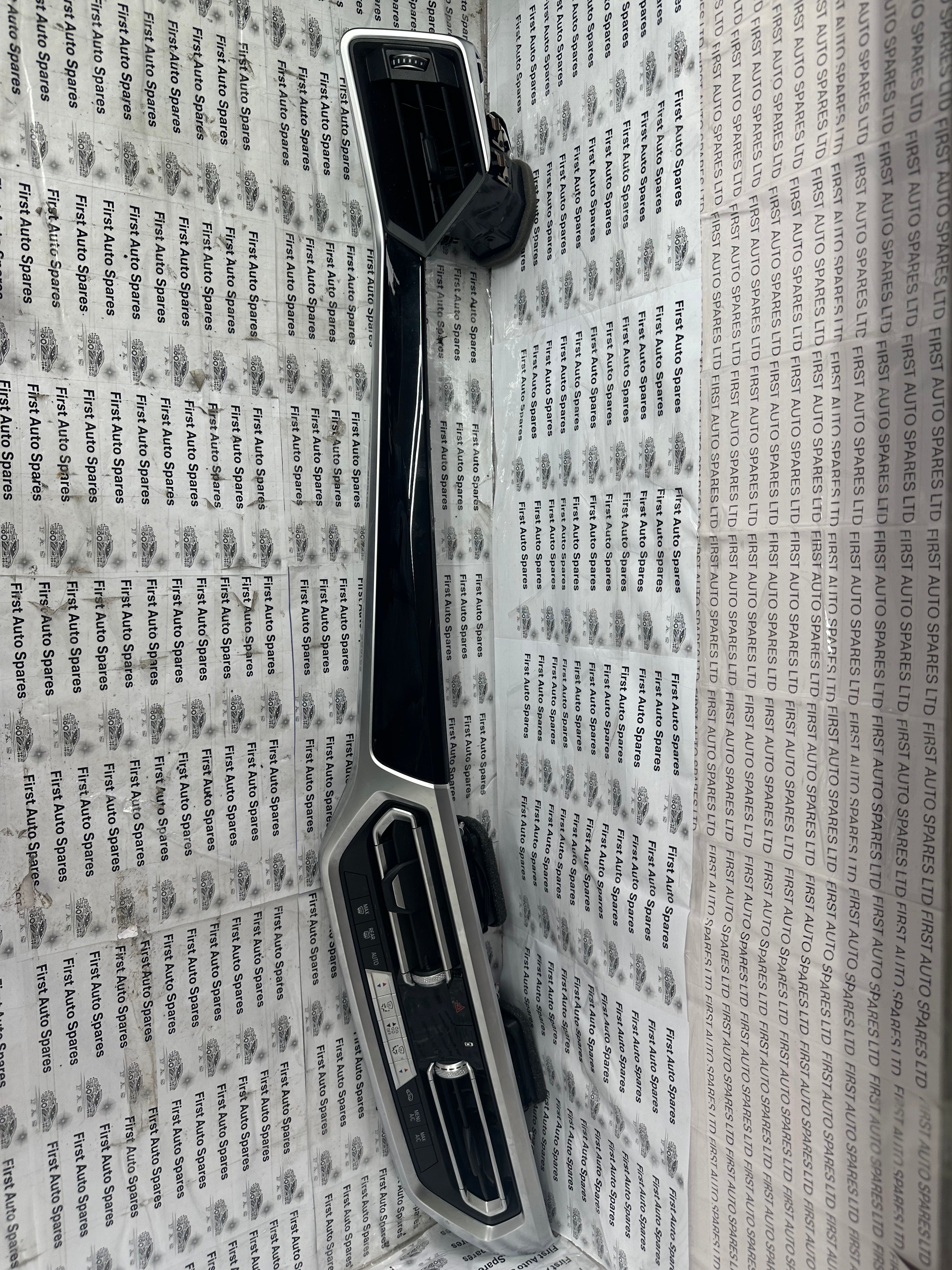 BMW 3 Series G21 Climate Control with Left Air Vent Grille (6848620, 4A0EDD1-02)