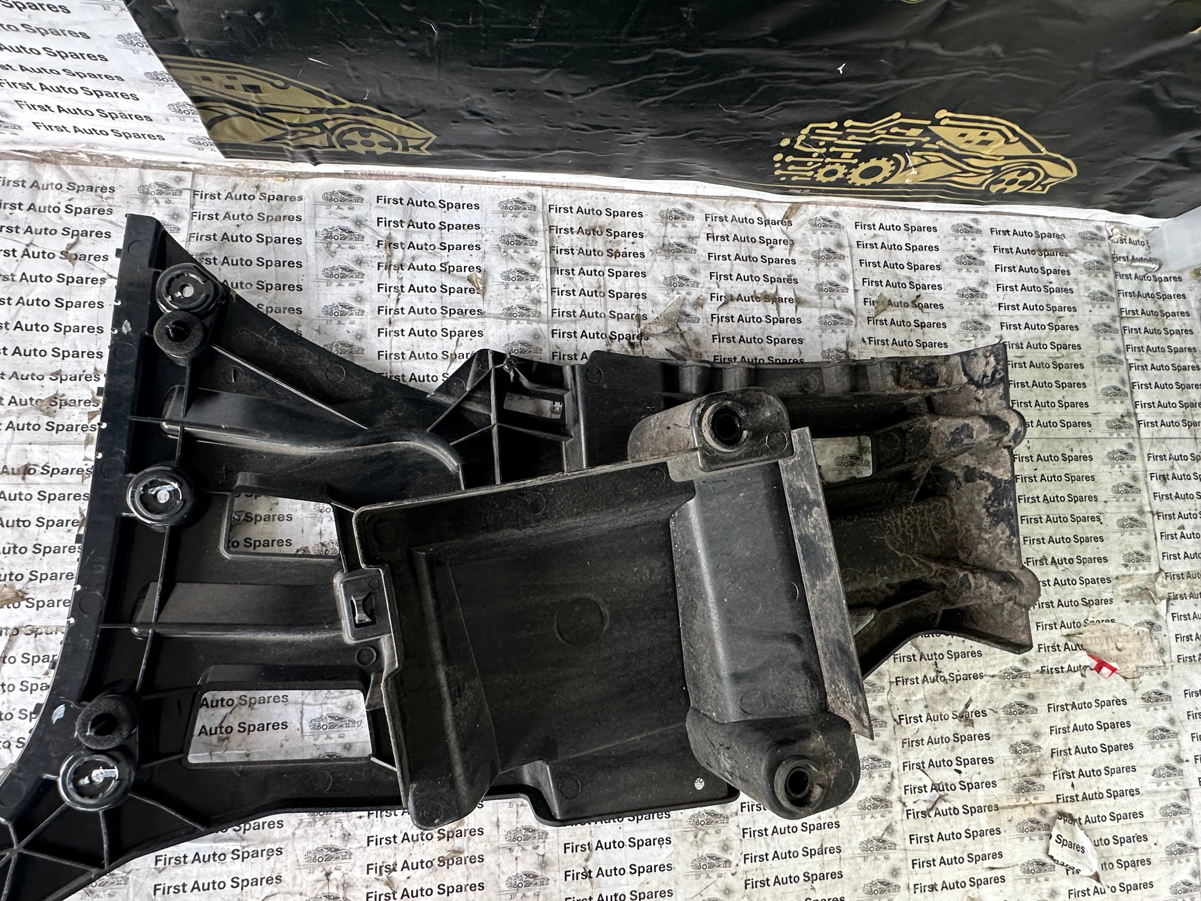 BMW X1 F48 F49 Passenger Left Rear Bumper Mount Bracket (7332317)
