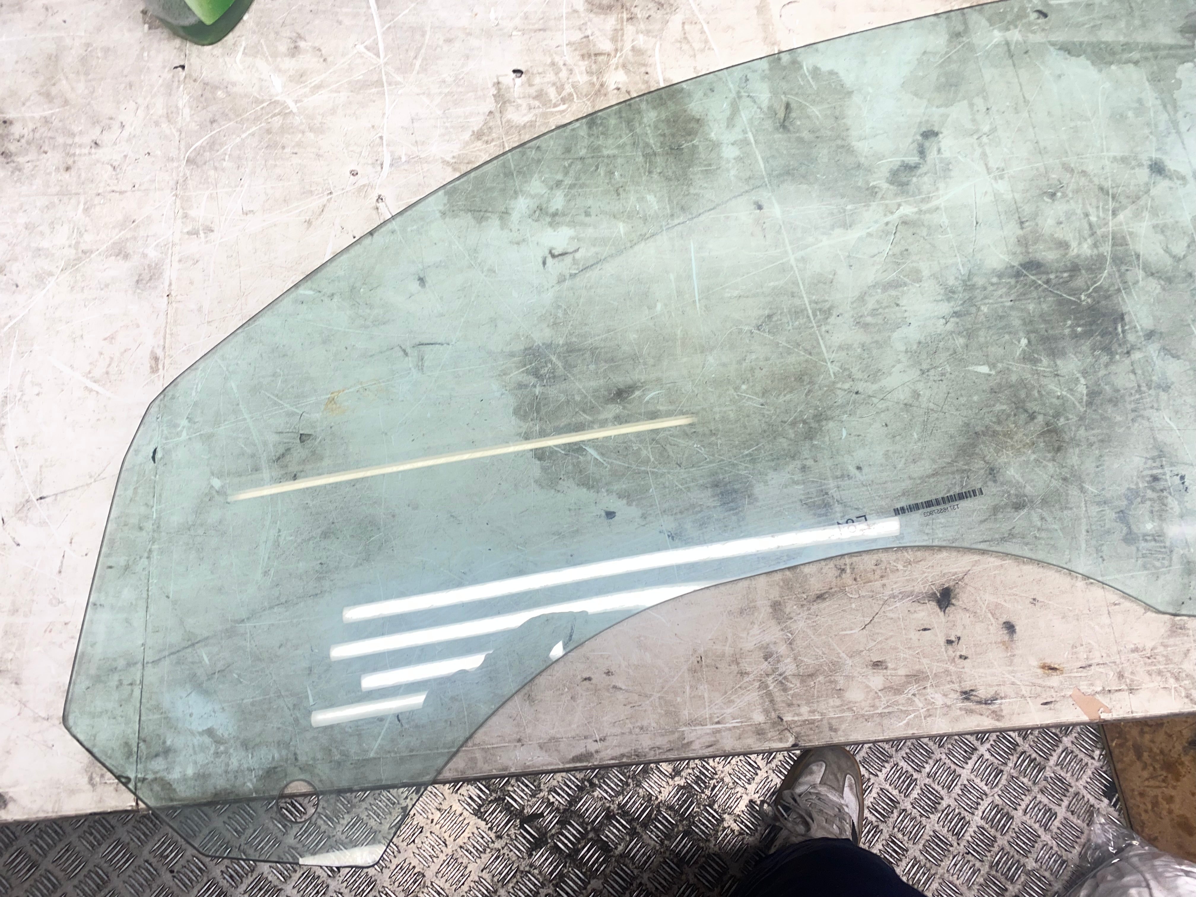 BMW 1 Series E81 Front Passenger Side Window Glass 2006–2012