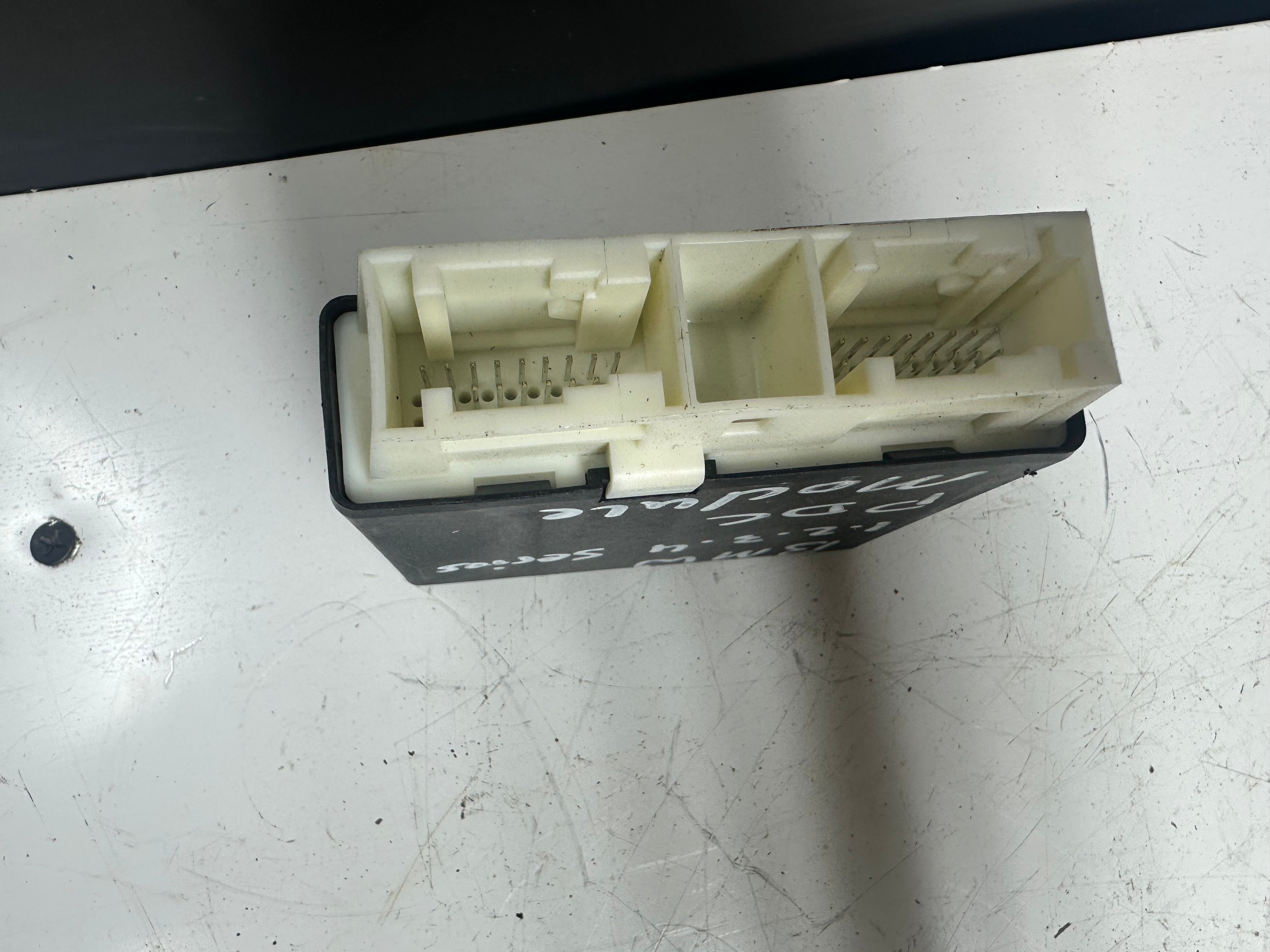 BMW F-Series PDC Parking Sensors Control Module (6633-5A04A42-01)