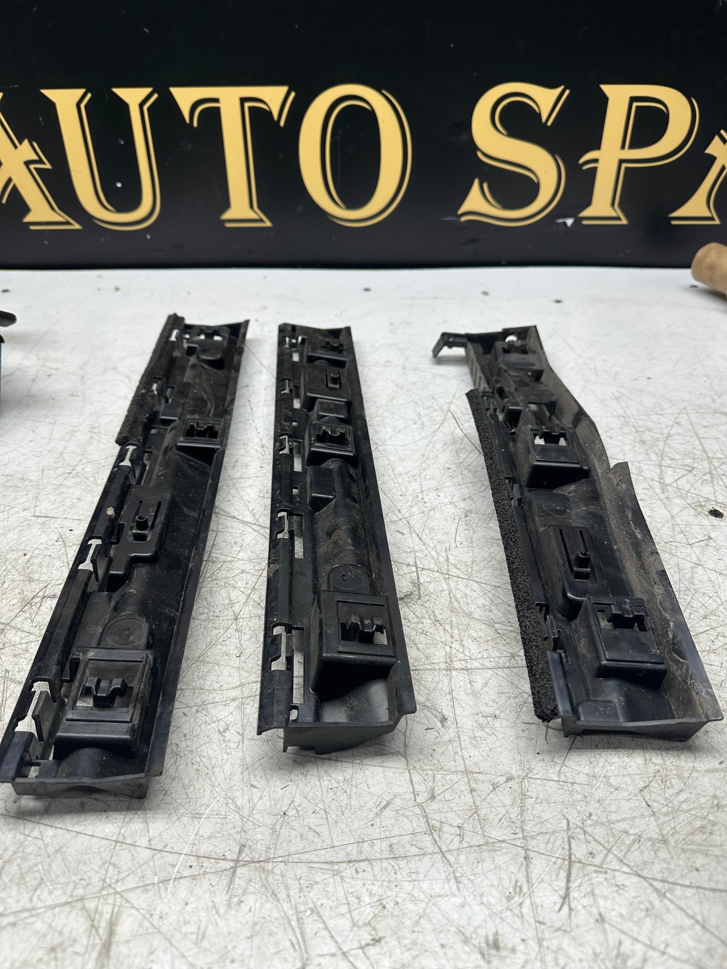 BMW X1 F48 Side Skirt Bracket Set – Right Side (7332339 / 7332334 / 7332332)