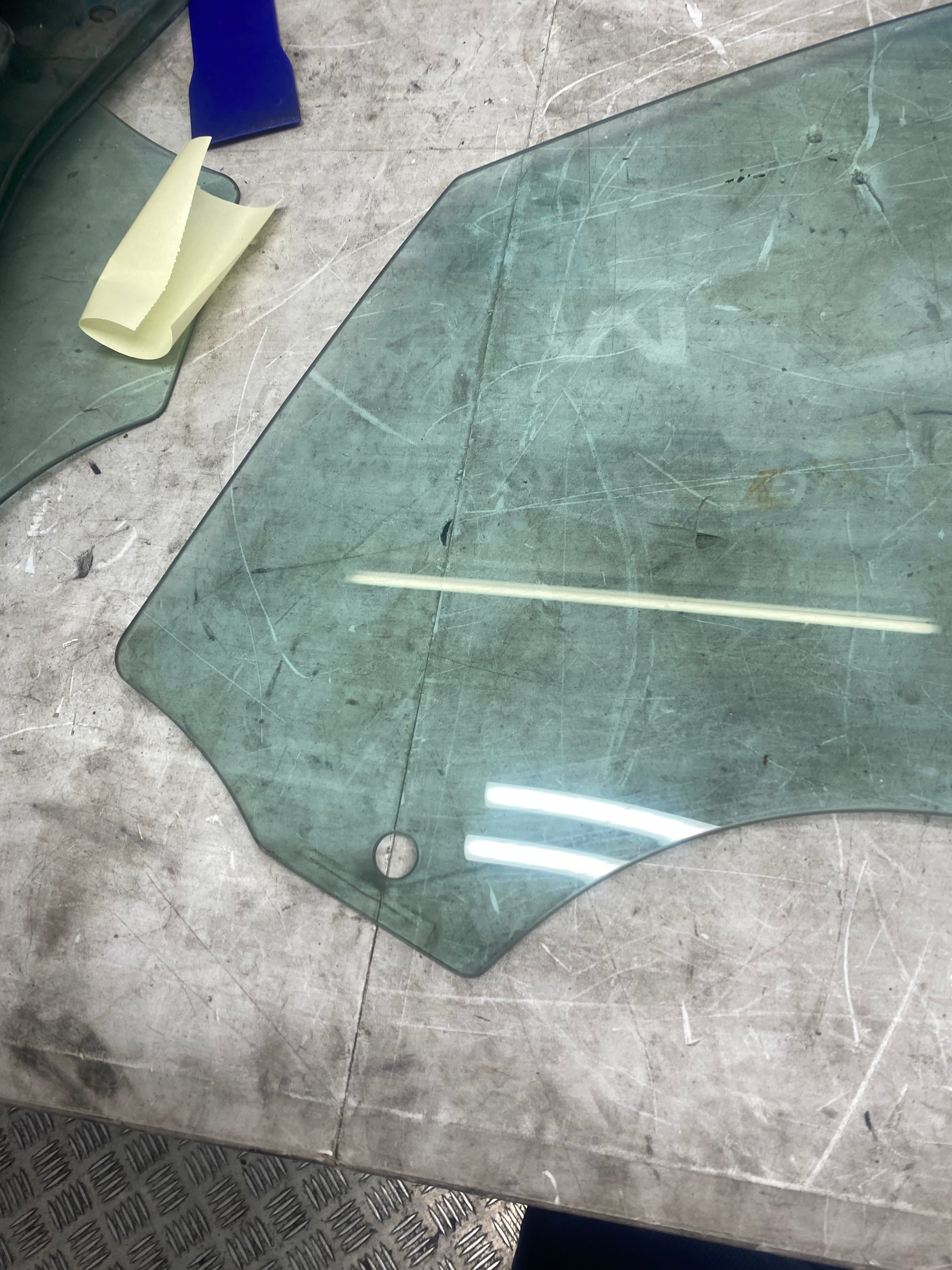 BMW X5 E70 Front Passenger Side Window Glass 2007–2013