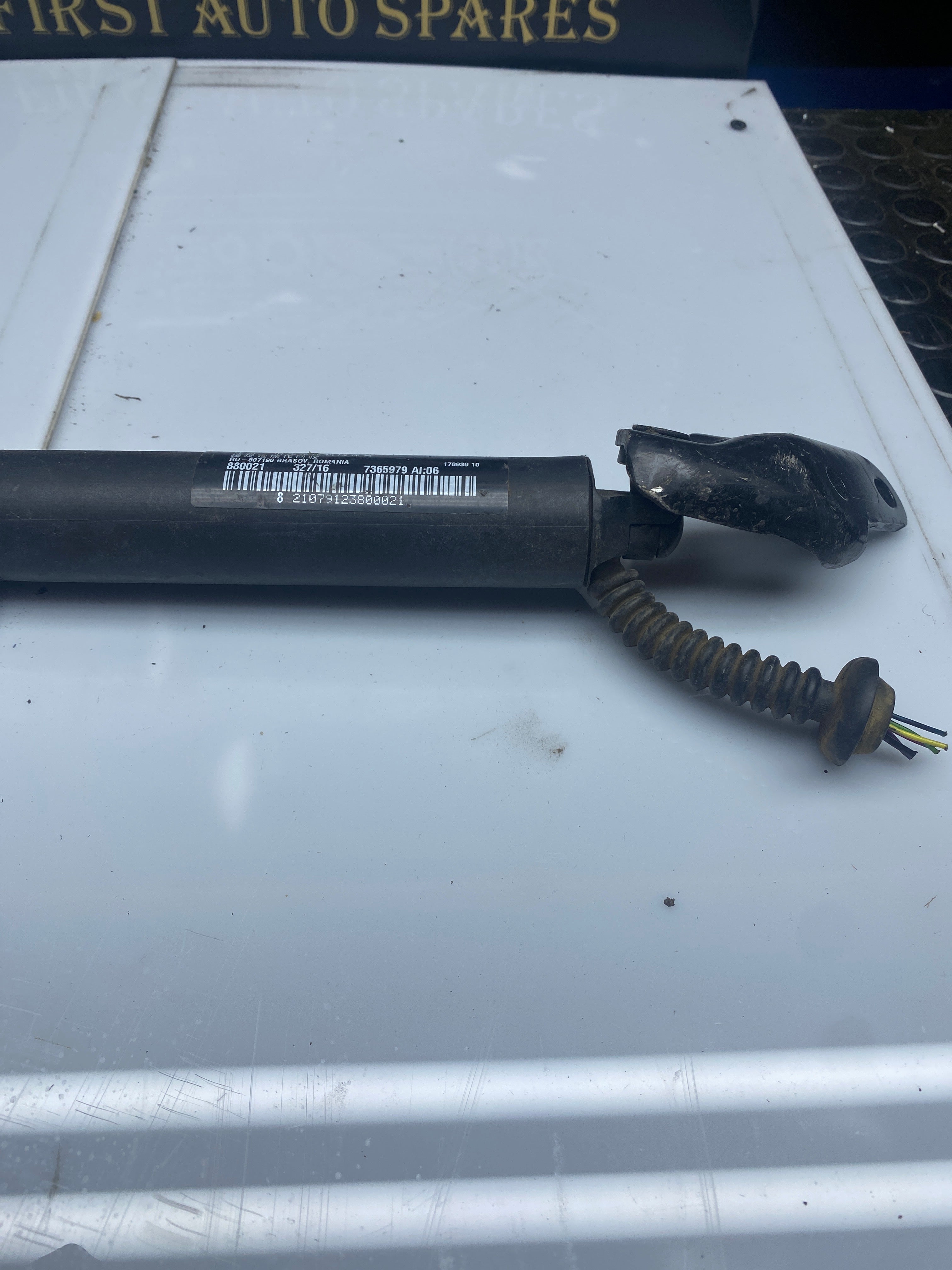 BMW 2 Series F45 Driver Side Right Tailgate Boot Lid Strut – 2014–2021