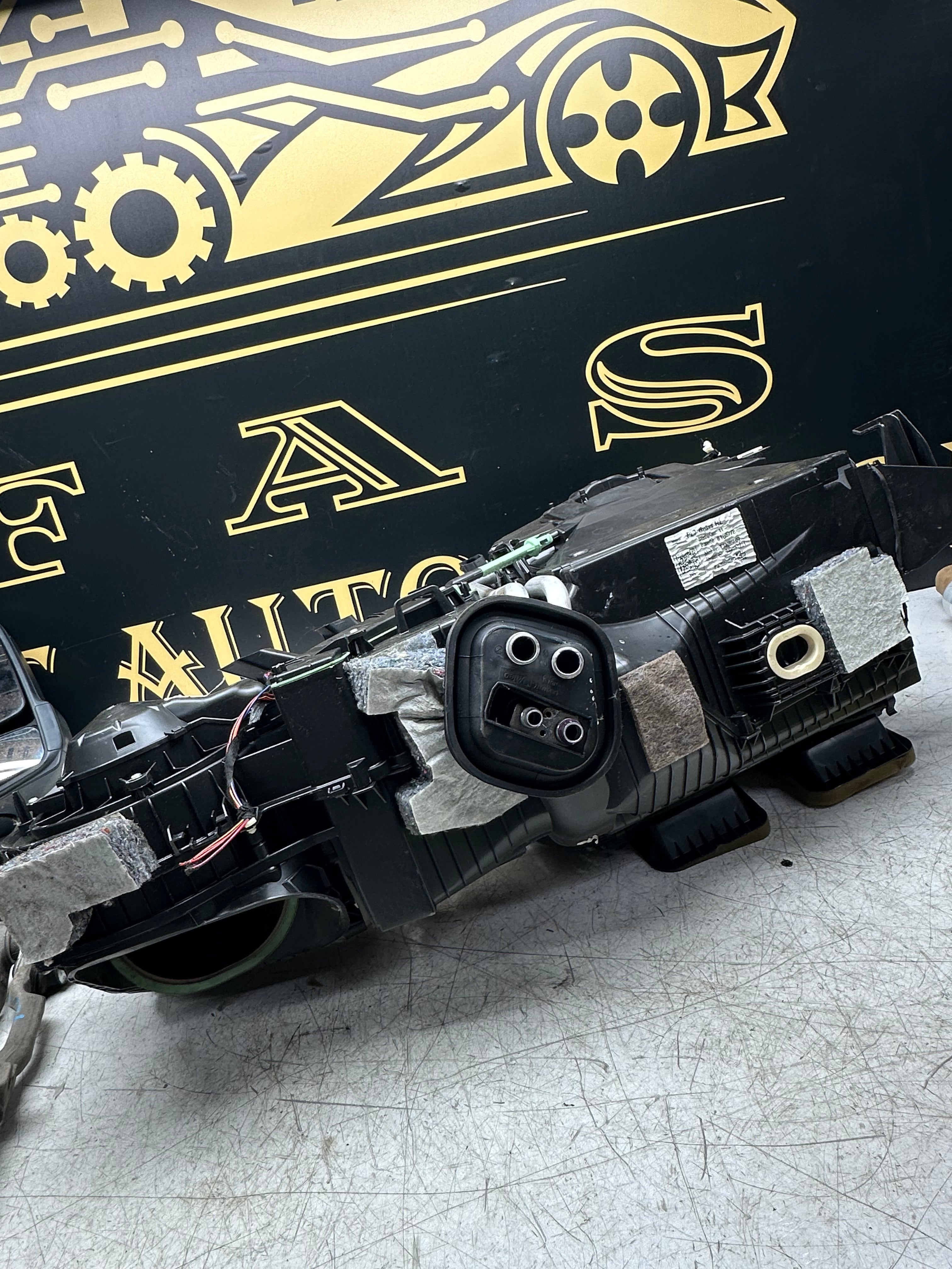 BMW 3 Series F30 / F31 320d Heater Matrix Box Complete (9296825/24540010)