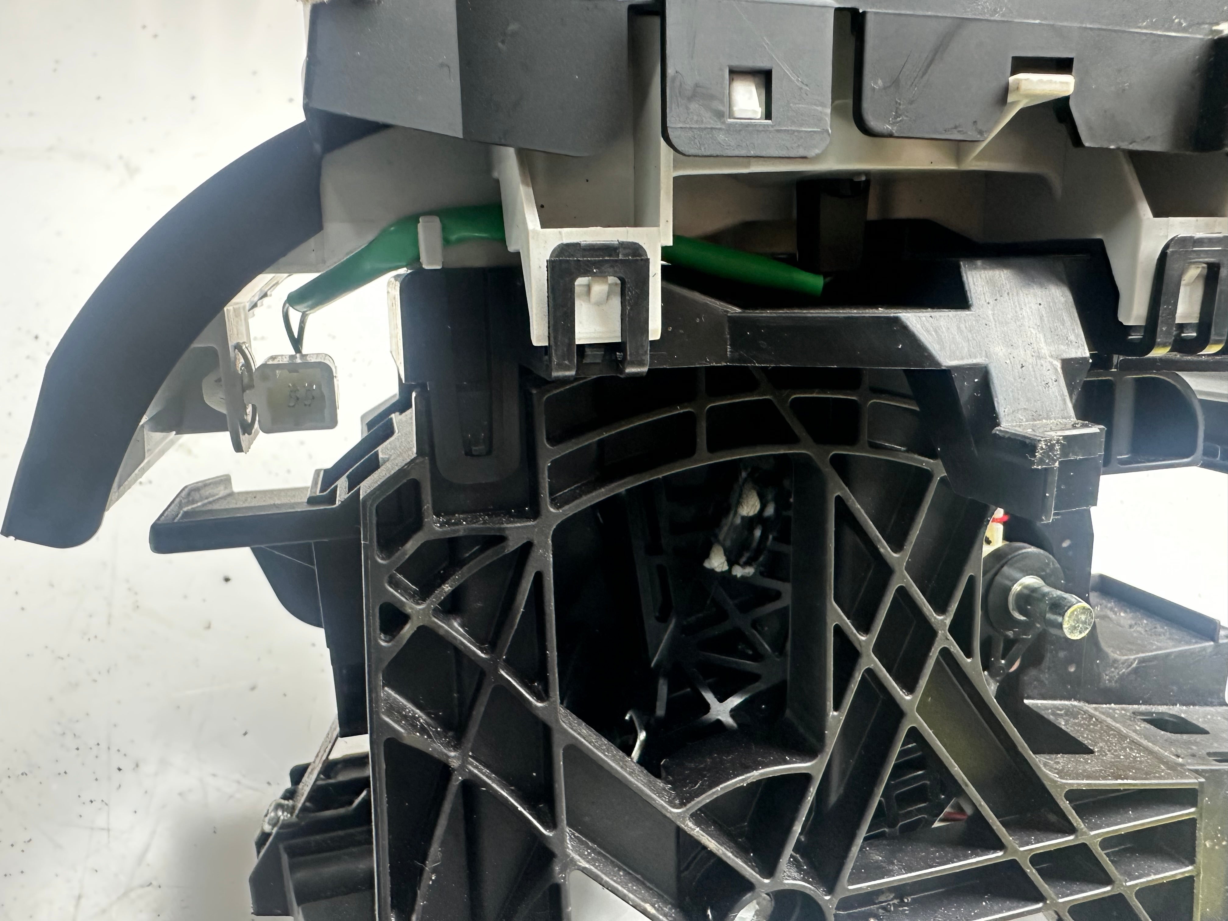 Toyota Yaris 2016 Mk3 Automatic Gearstick Assembly (52160/RH)