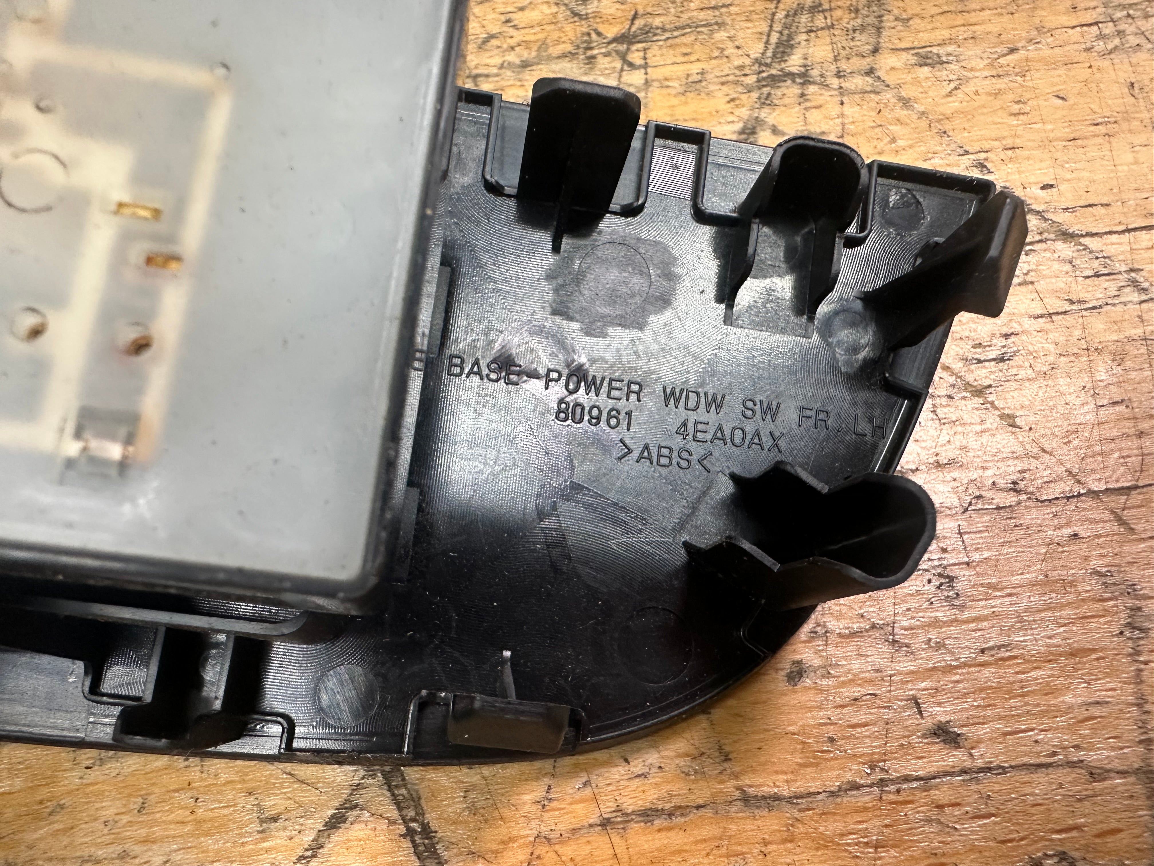 Nissan Qashqai J11 2015 Front Left Door N/S/F Window Switch Button (80961 4EA0AX)