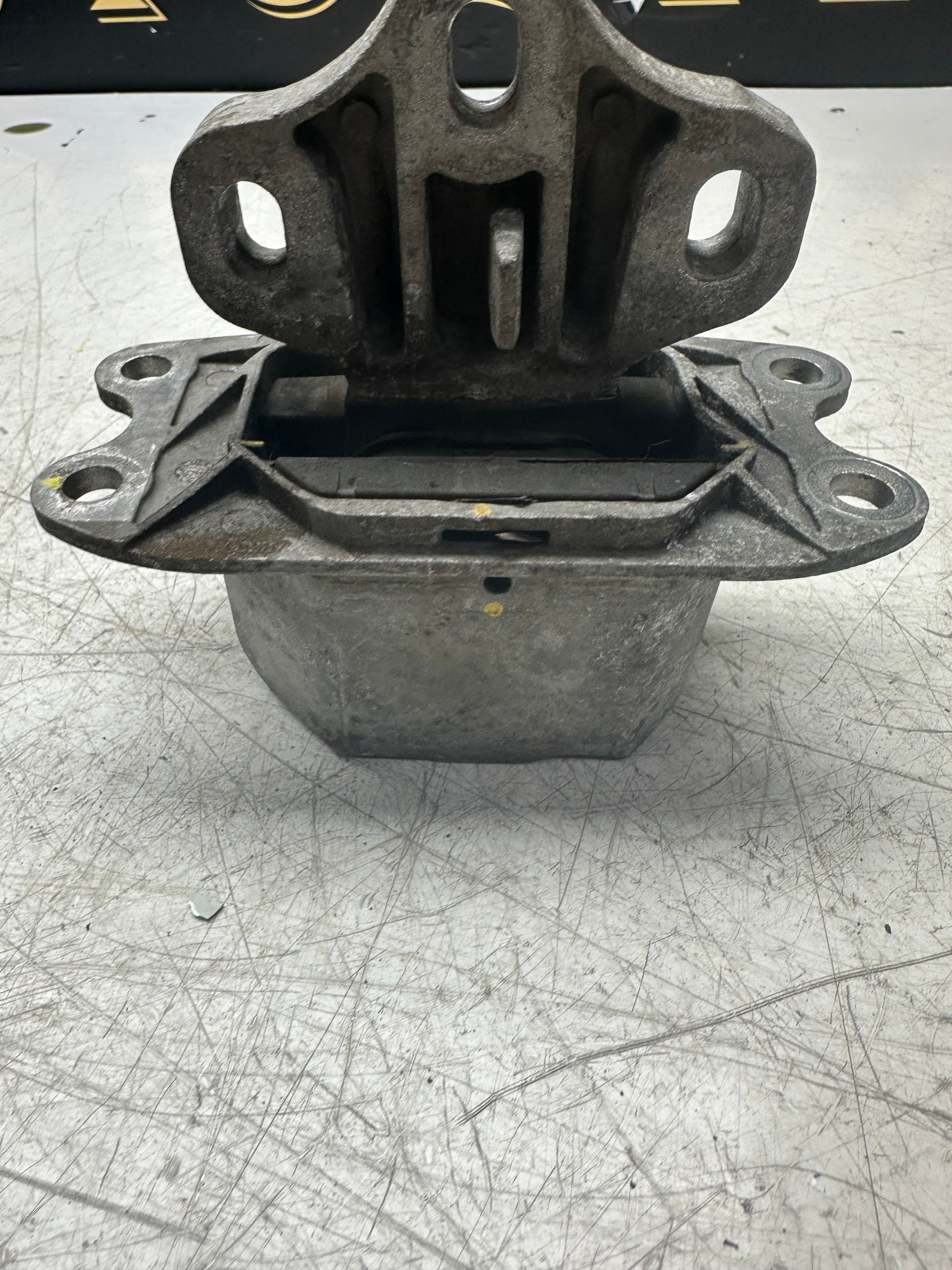 BMW 1 Series/2 Series/X1/X2 Left Side Engine Gearbox Mount 6853449 2014–2025
