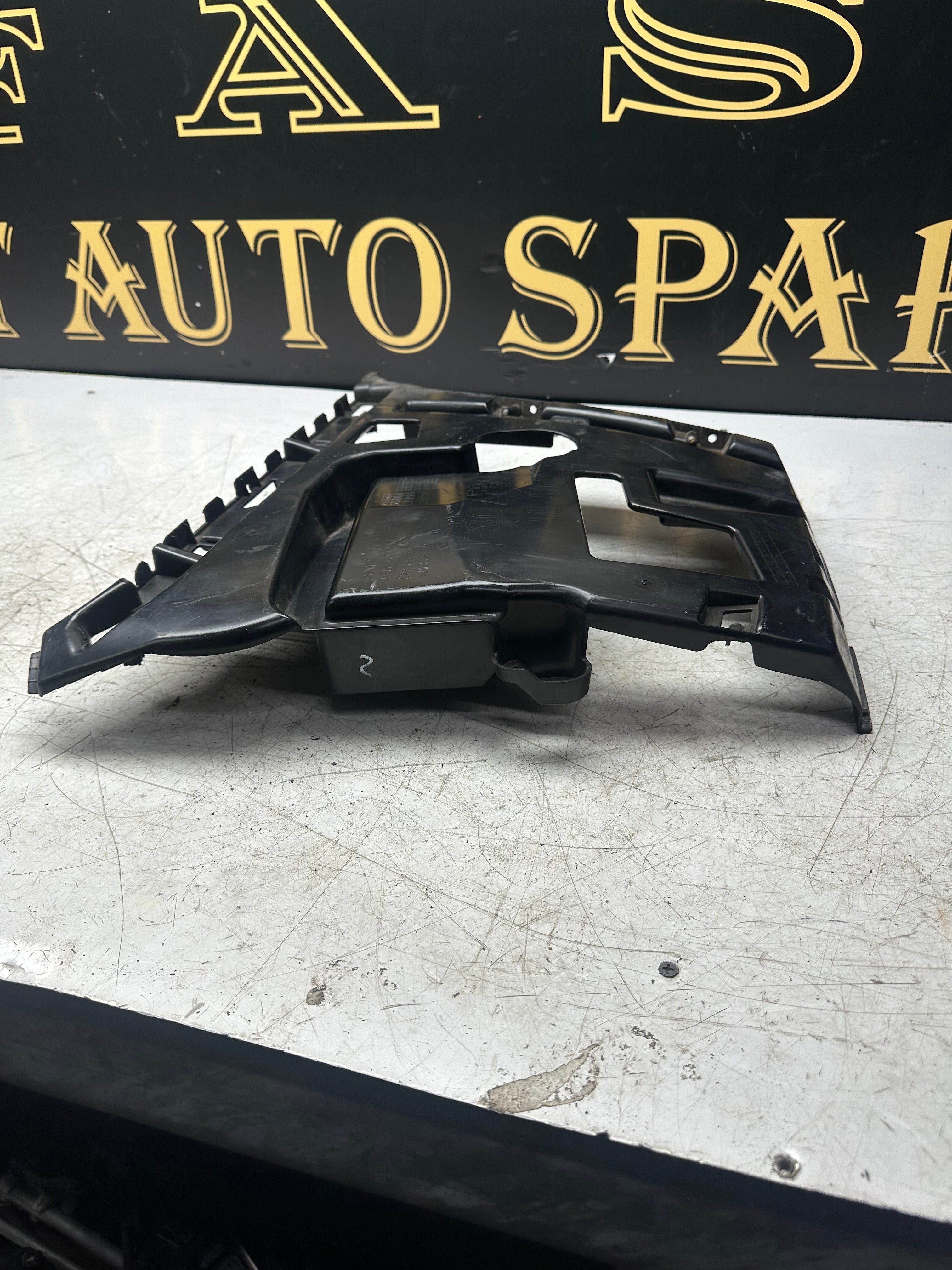 BMW 3 Series F30 Rear Right Bumper Bracket / Guide (2011–2019)(7256924)