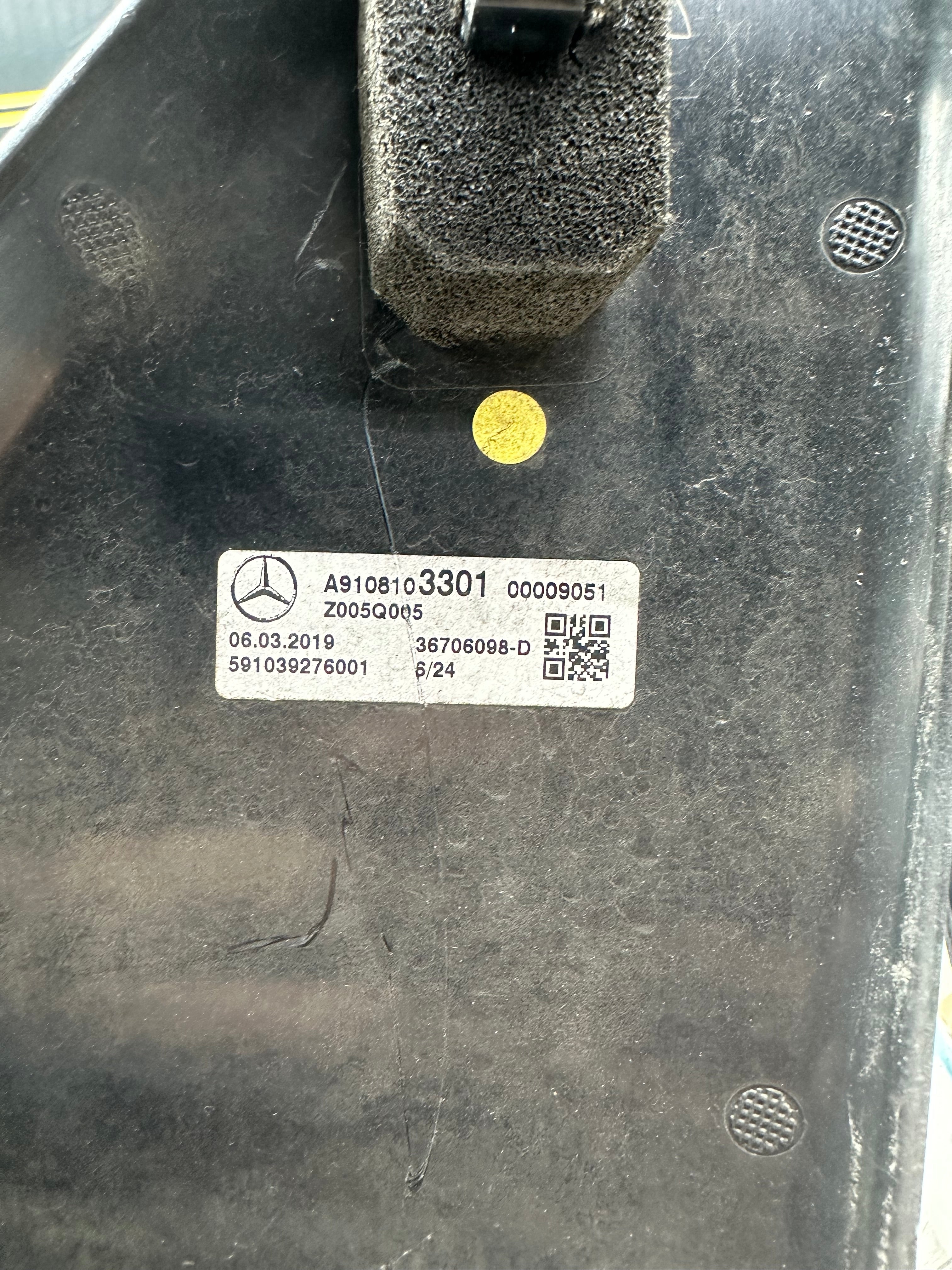 Mercedes Sprinter W907 / W910 Drivers Side Front Wing Mirror (Manual) – A9108103301