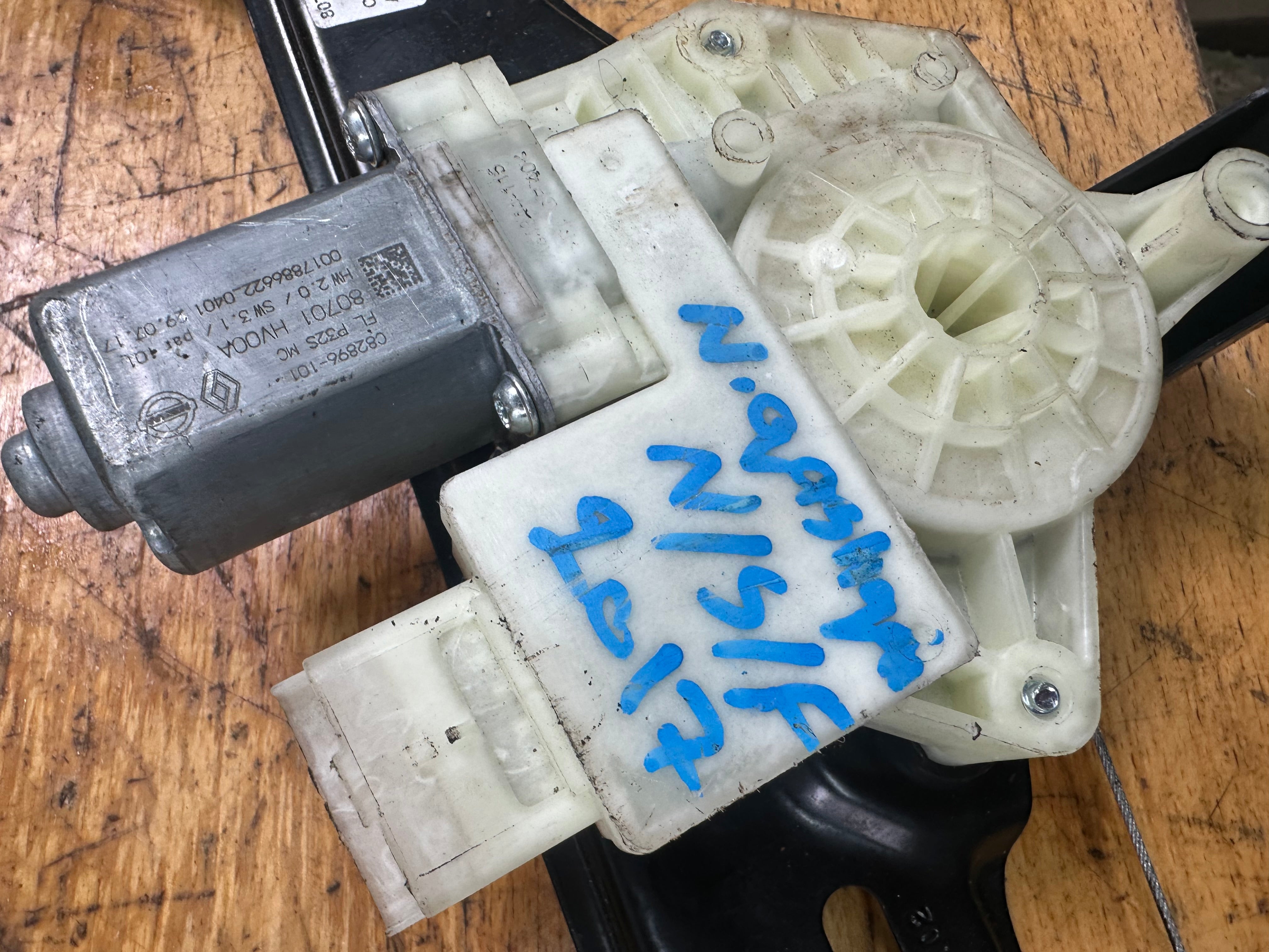 Nissan Qashqai J11 2018 Front Left N/S/F Window Regulator (80701 HV00A) (C82896-101)