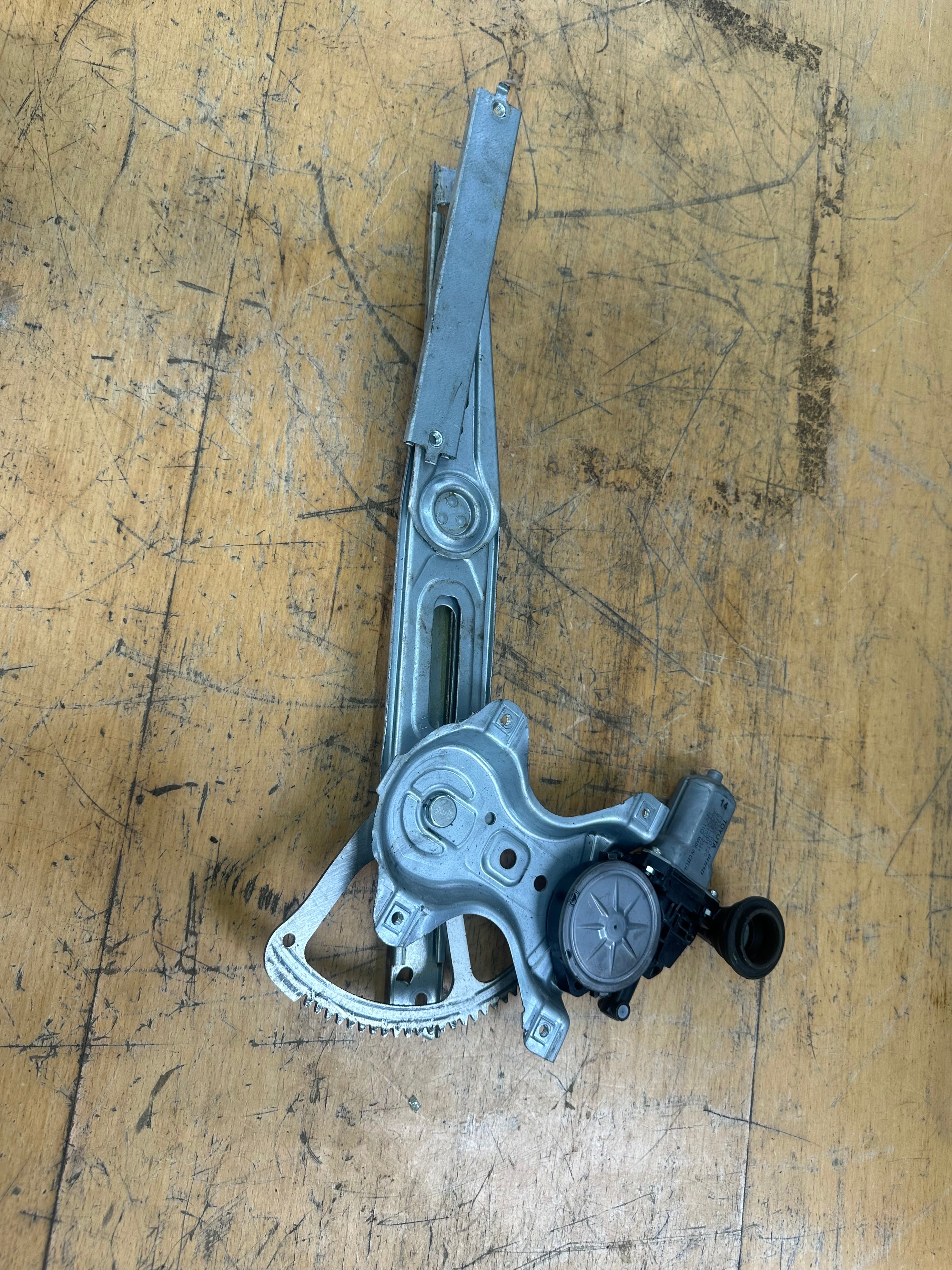 Toyota Yaris 2012 Rear Left N/S/F Window Regulator (85720-0D120)