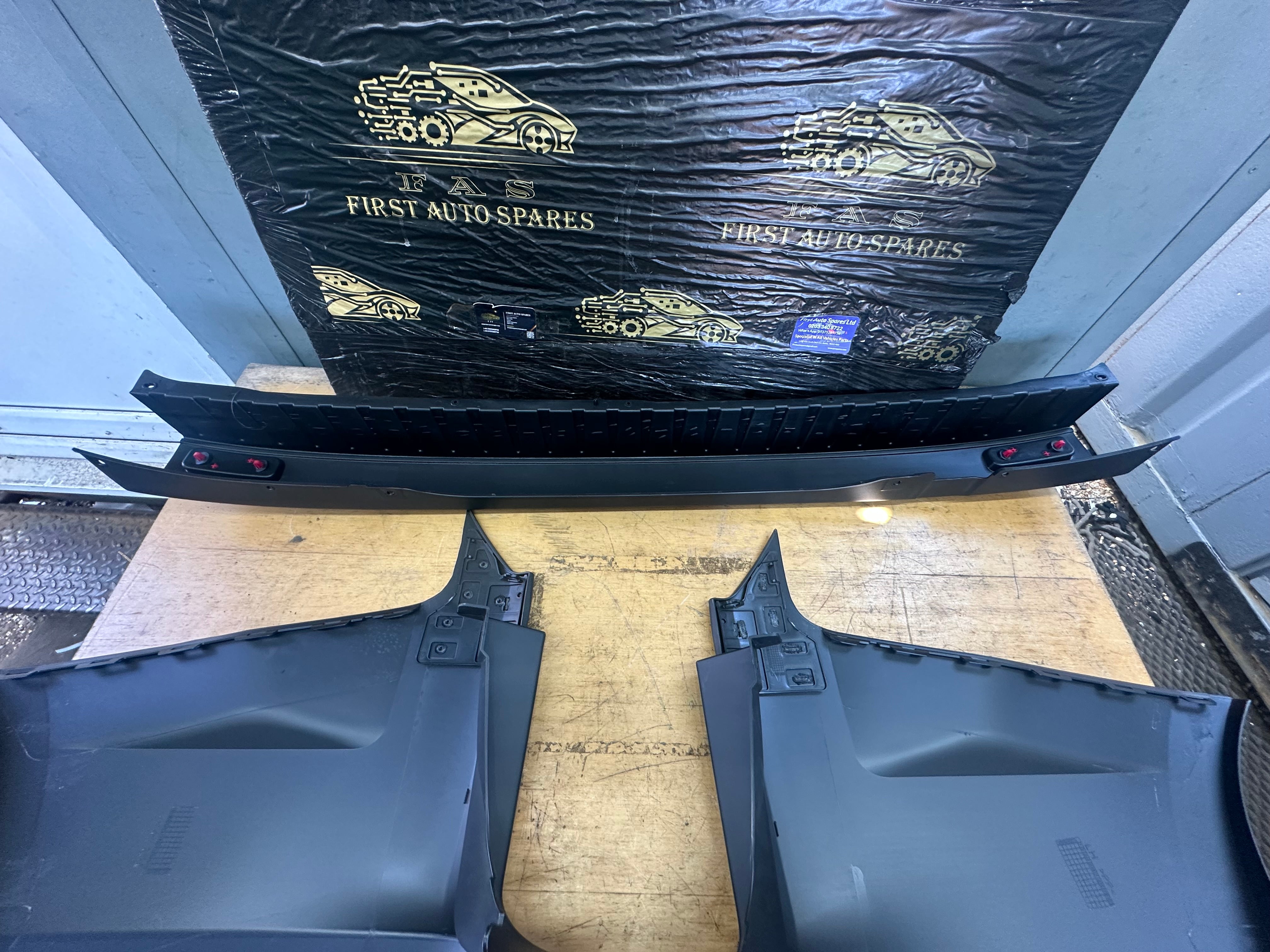 Ford Transit Custom 2014–2023 Rear Complete Bumper (In 3 Pieces)