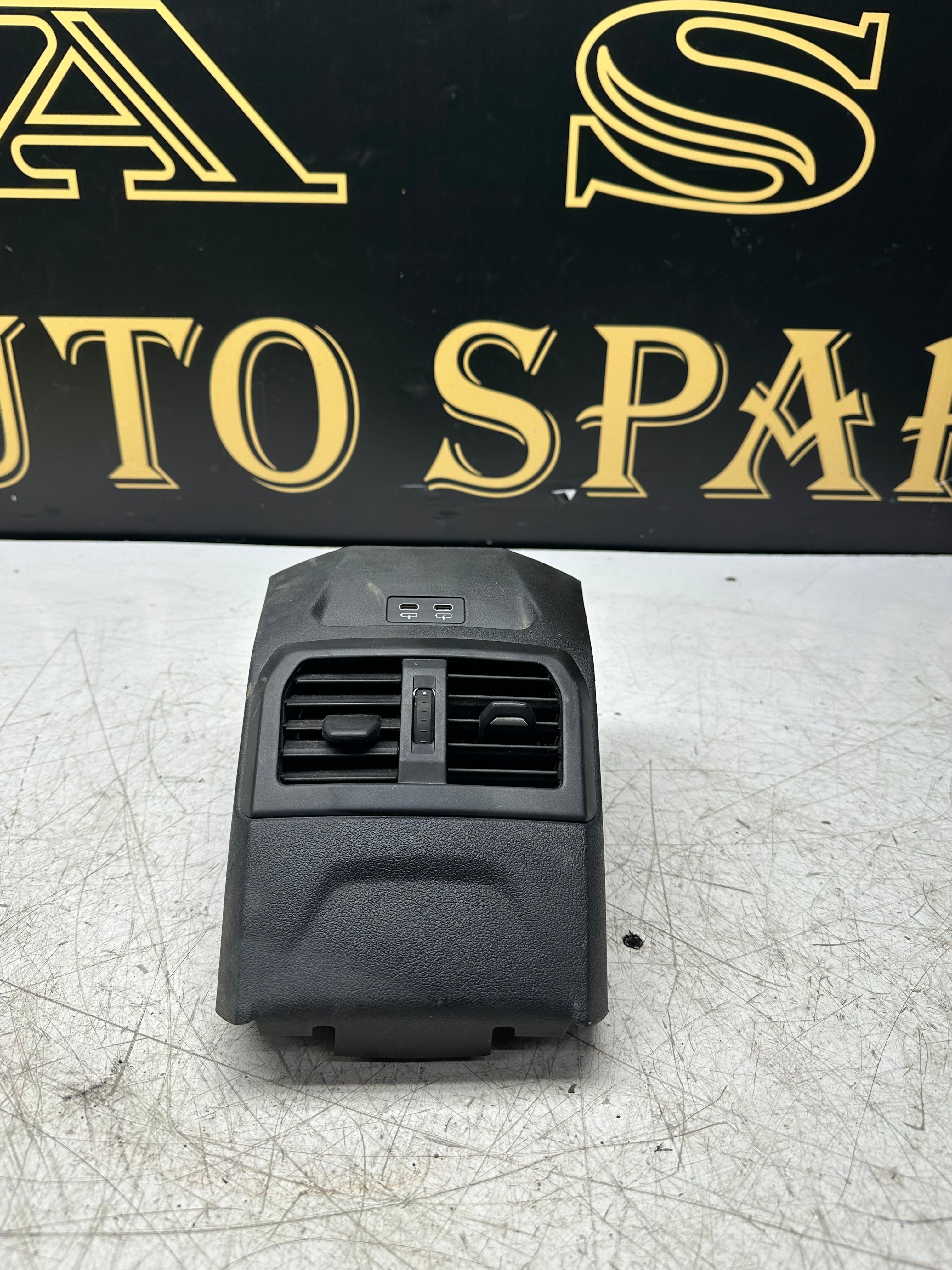BMW 2 Series F44 Centre Console Rear Air Vent Trim – Dual USB Port