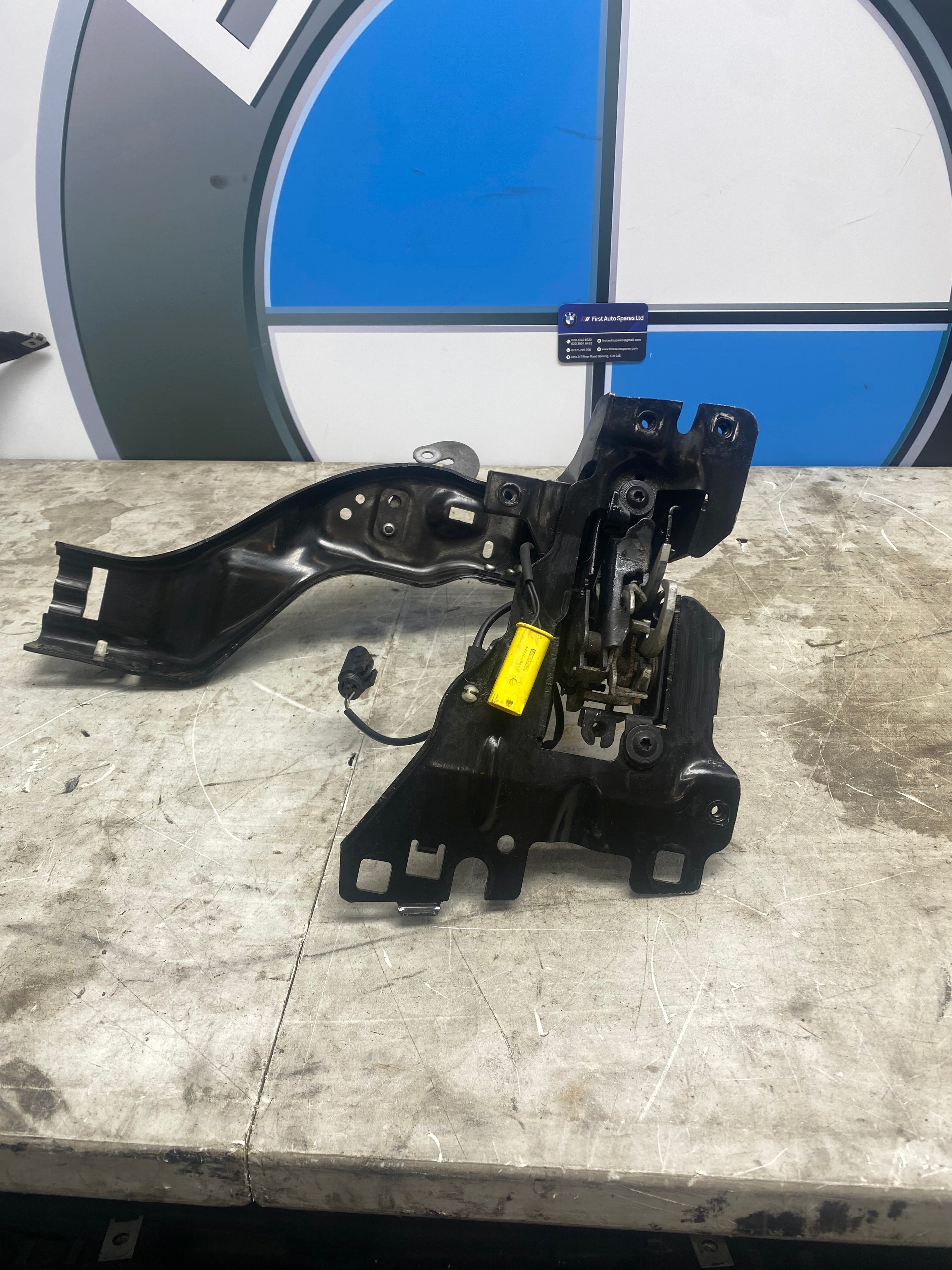 BMW 5 & 6 Series F10 / F06 Headlight Mounting Bracket with Lock
