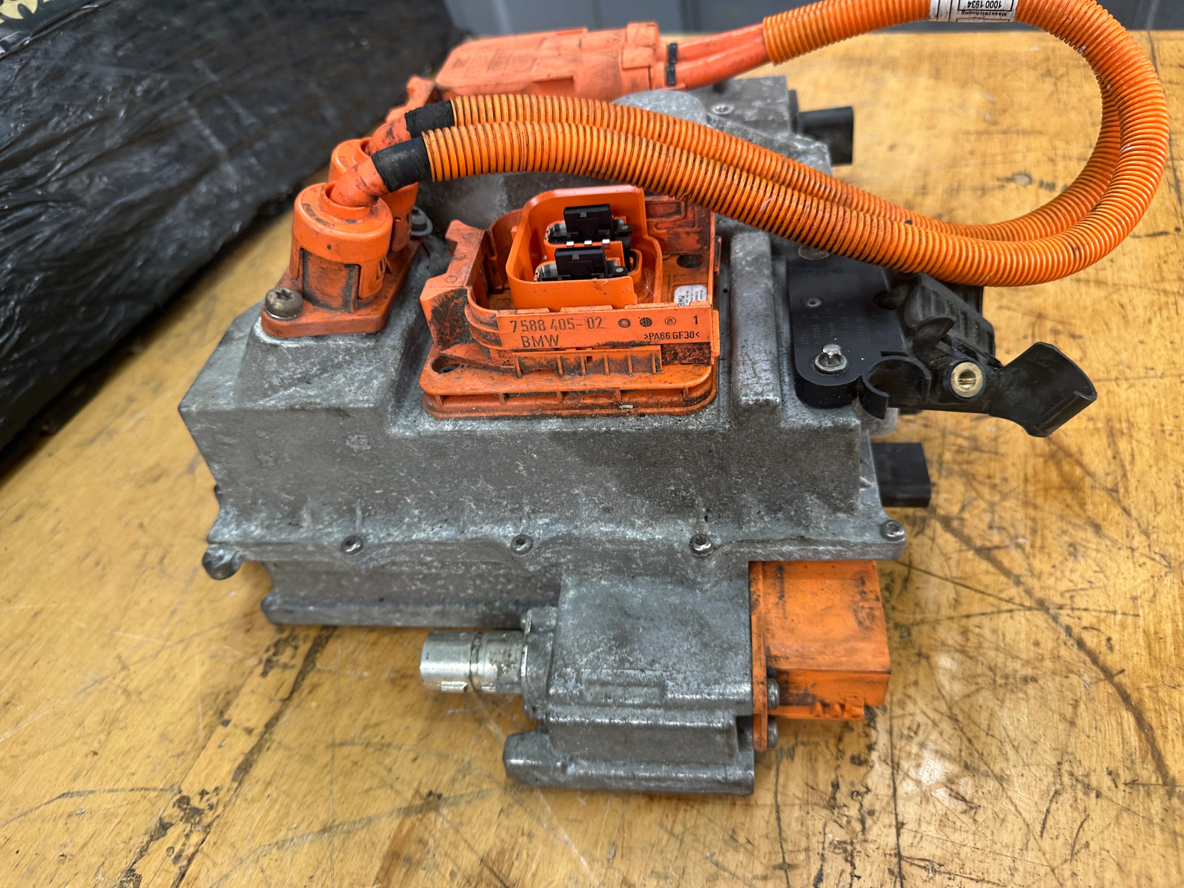 BMW i3 2013–2022 Voltage Converter (4010184601) (7933931)