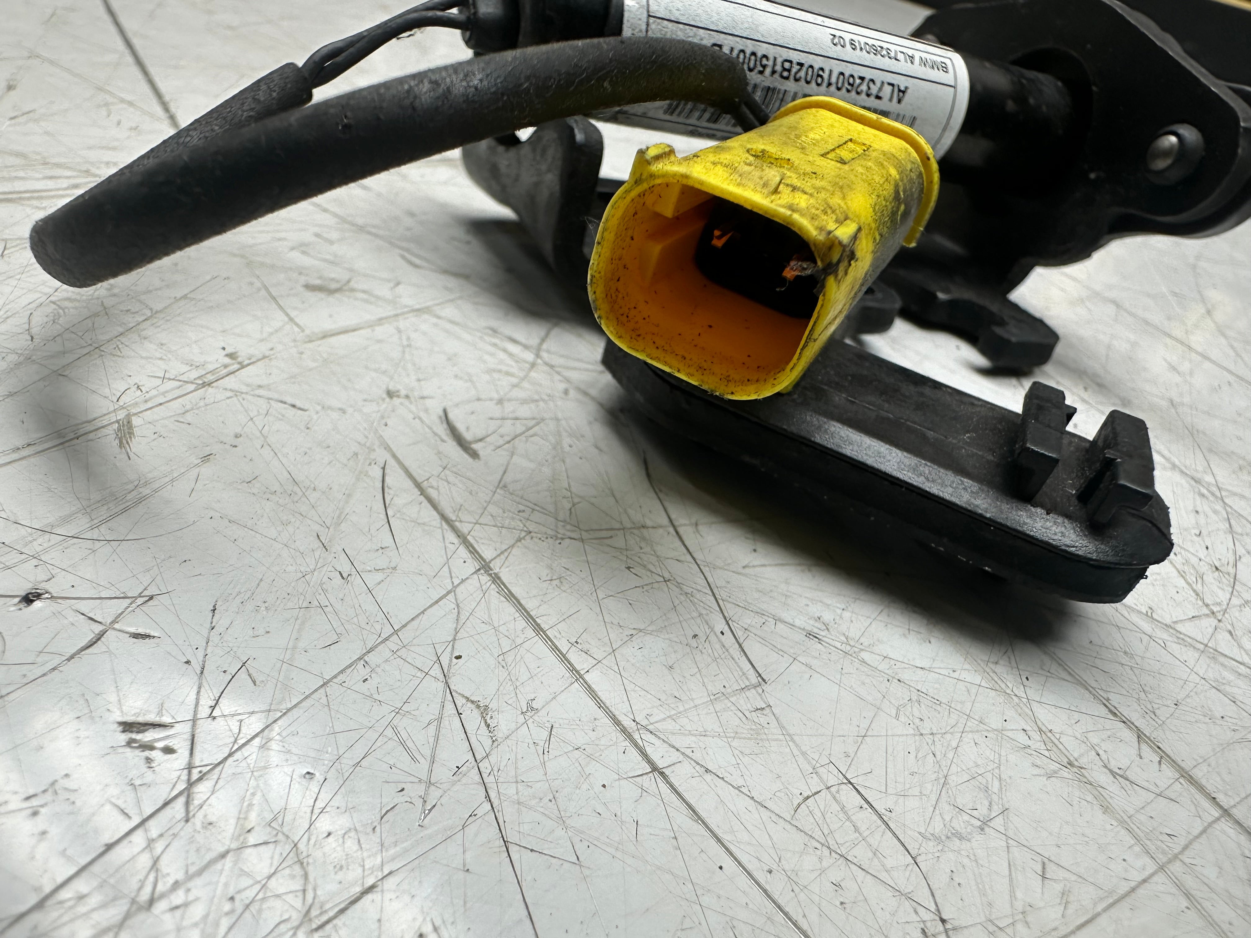 BMW X5 F15 Left Front Bonnet Hood Hinge & Actuator (172053 10) (0589-P1-000095)