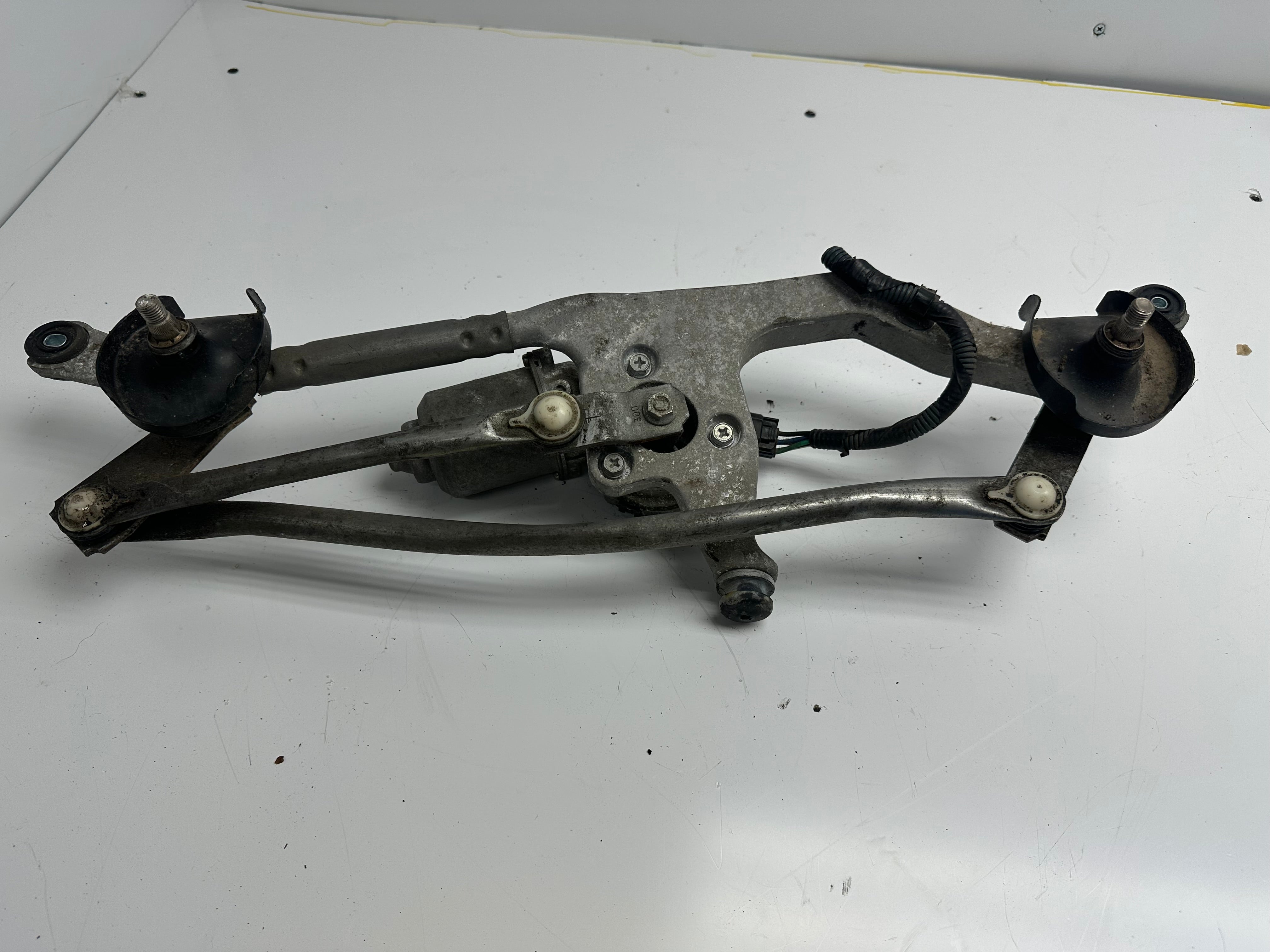 Toyota Auris 2012-2018 Front Wiper Motor & Linkage (85110-02330)