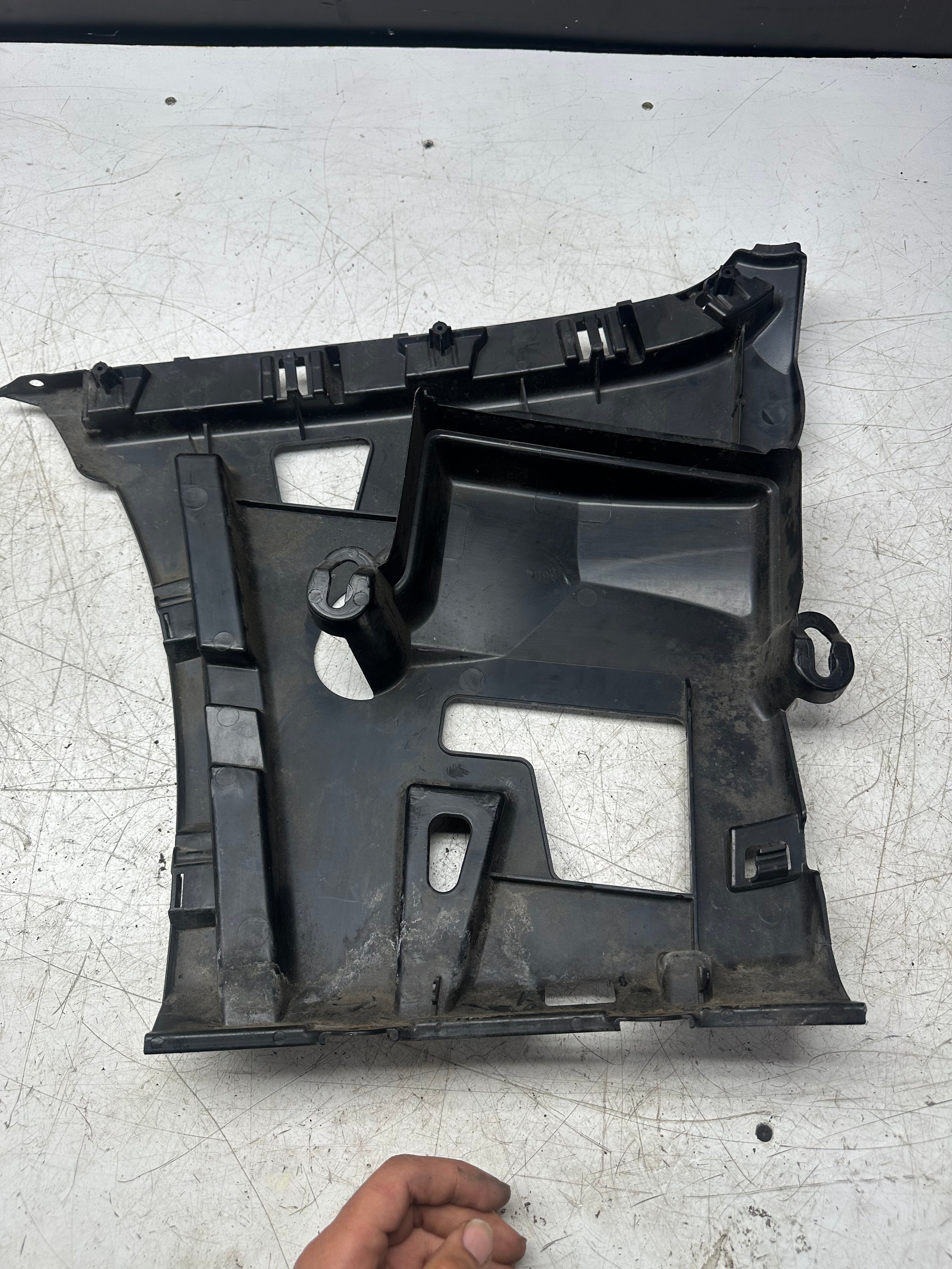 BMW 3 Series F30 Rear Right Bumper Bracket / Guide (2011–2019)(7256924)